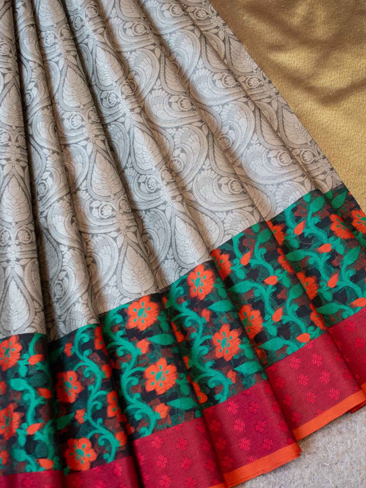 Banarasi Kora Saree With Tanchoi Weaving & Contrast border- Grey