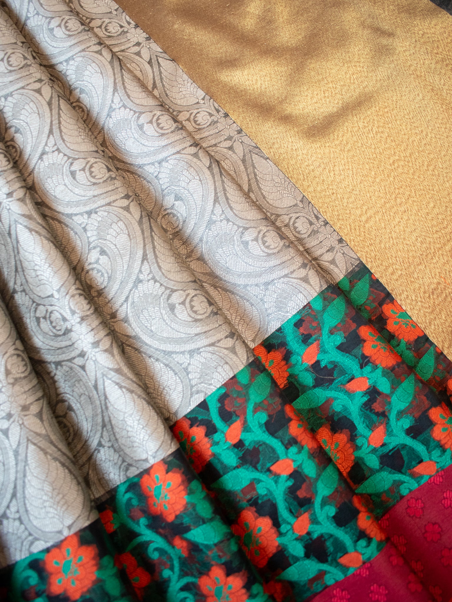 Banarasi Kora Saree With Tanchoi Weaving & Contrast border- Grey