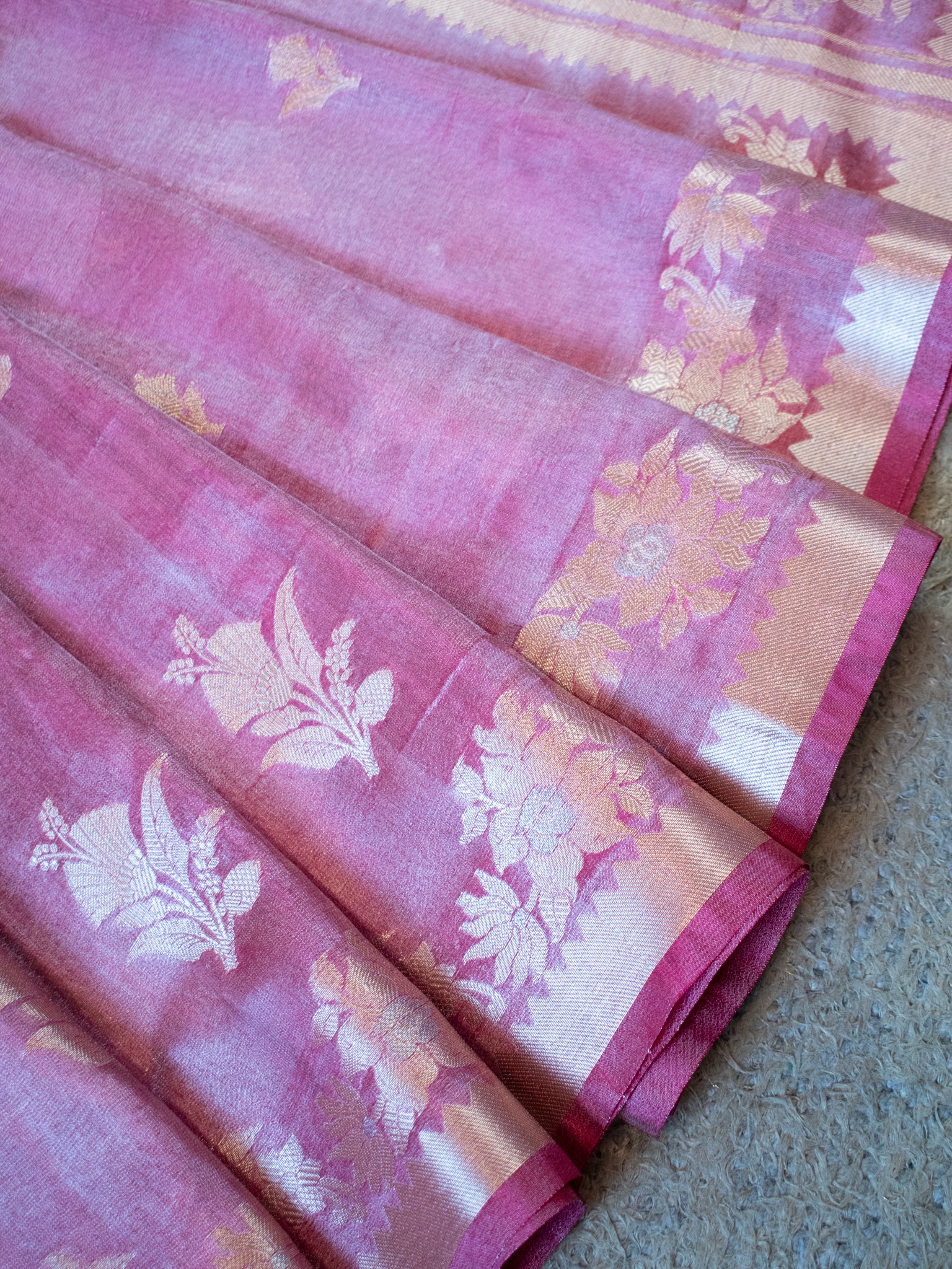Banarasi Dual Tone Tissue Saree With Border - Pink