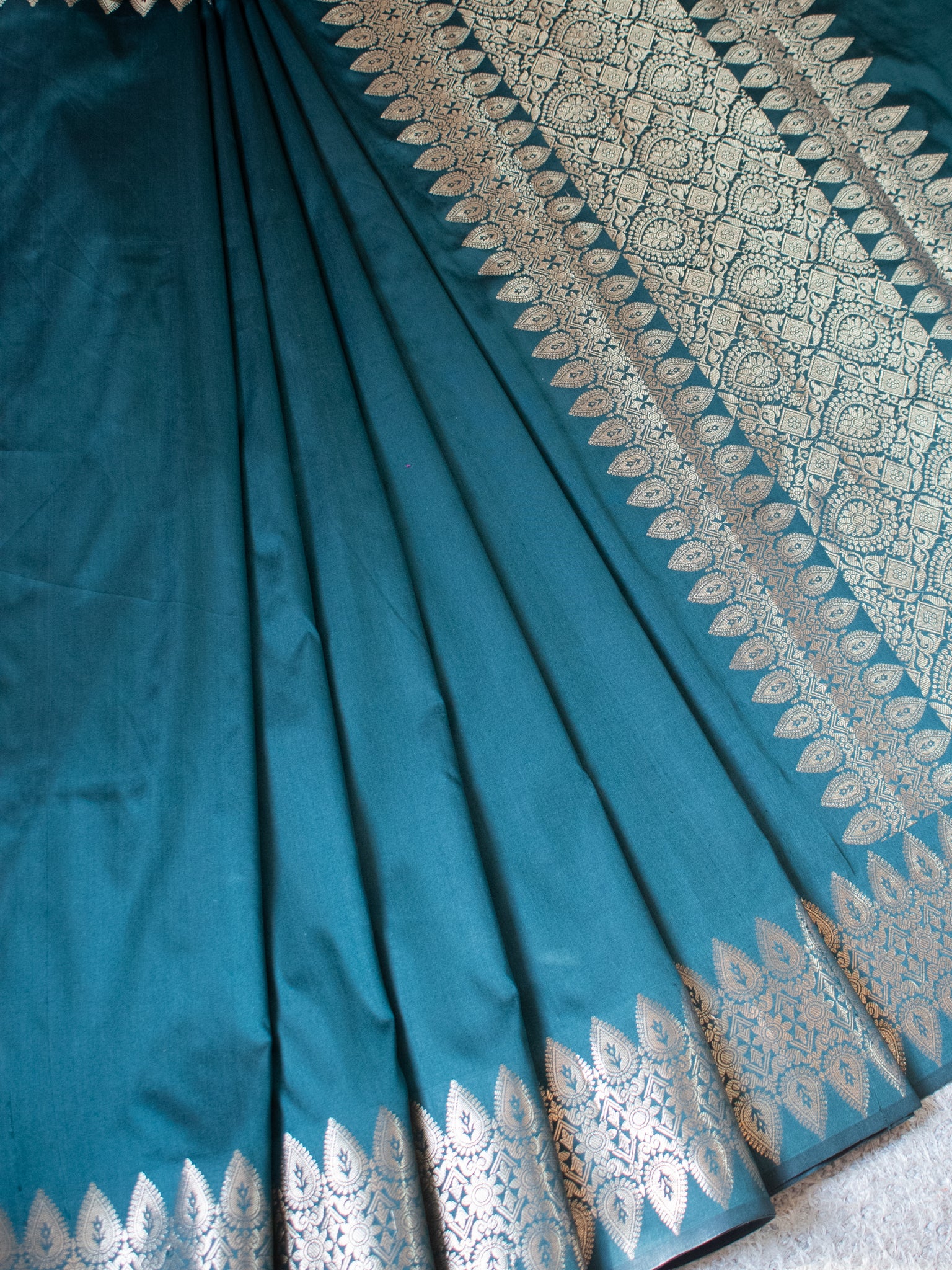 Banarasi Semi Silk Saree With Zari Weaving & Border - Green