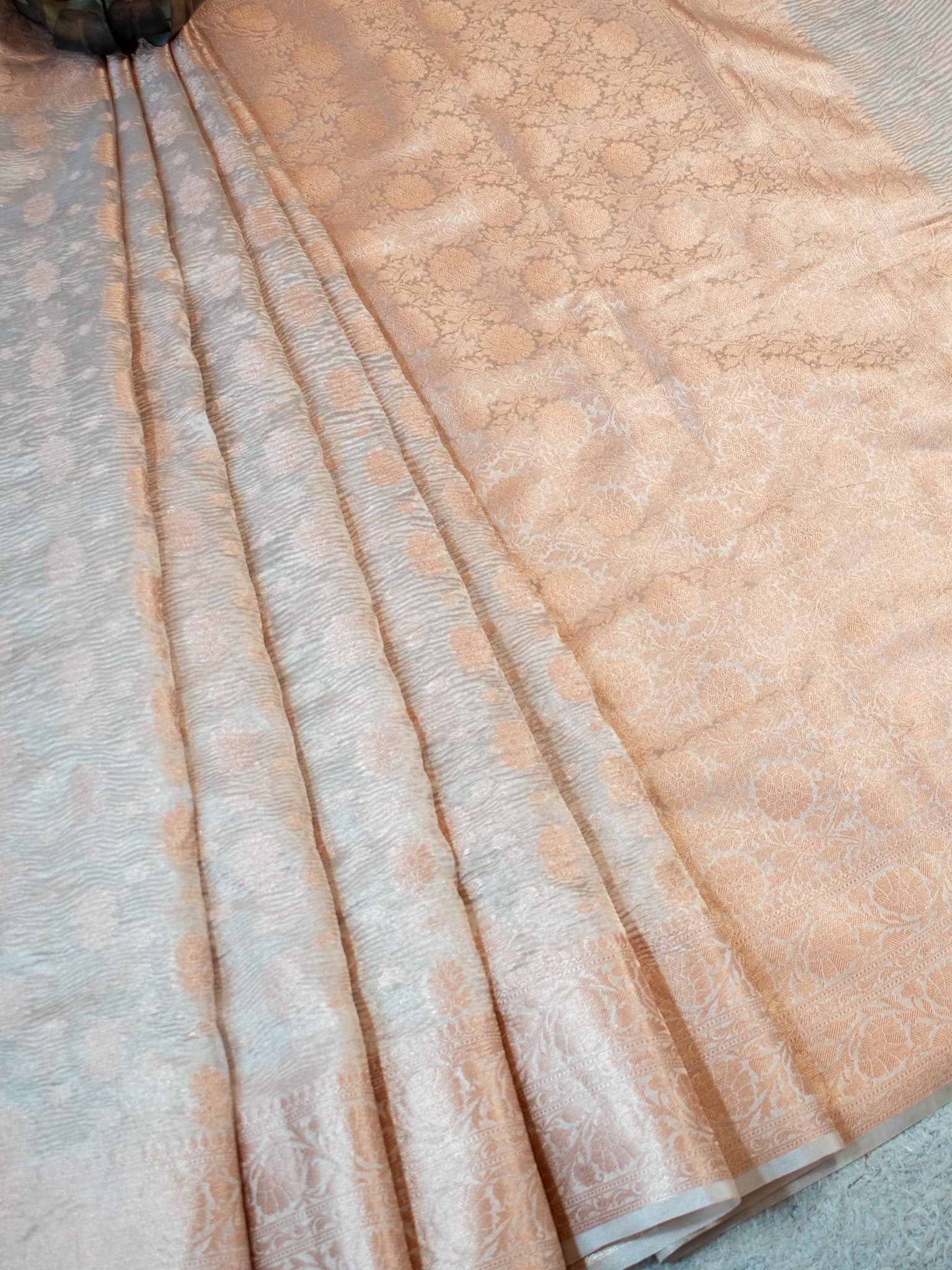 Banarasi Crushed Tissue Saree With Buti & Zari Border- Off White