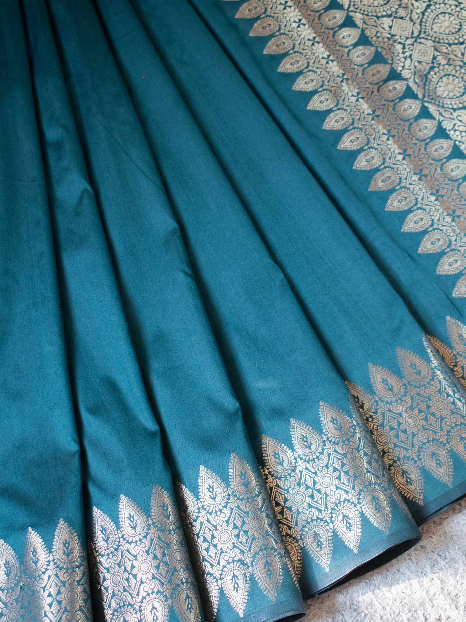 Banarasi Semi Silk Saree With Zari Weaving & Border - Green