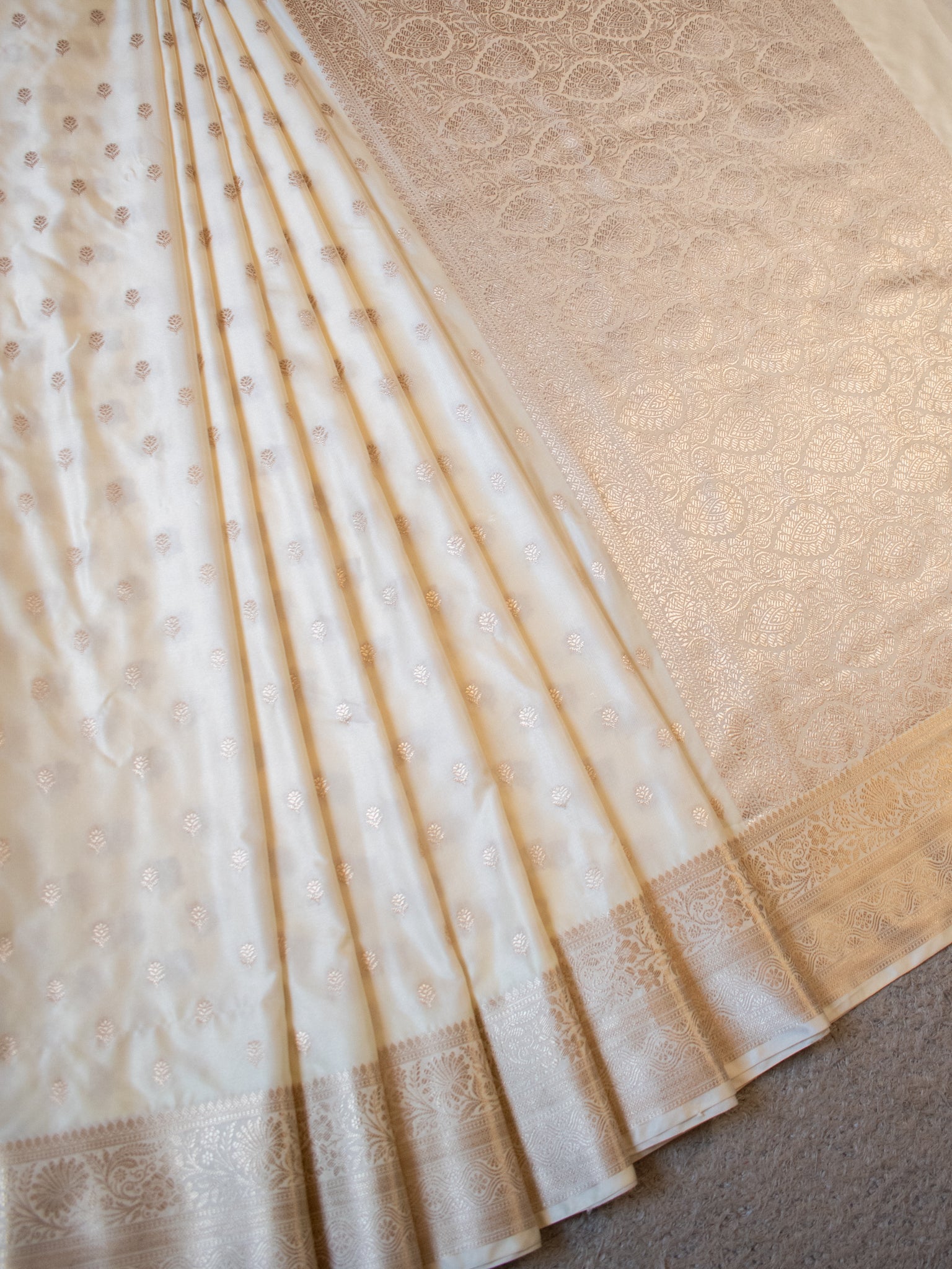 Banarasi Silk Saree With Buti Weaving & Border- Off White