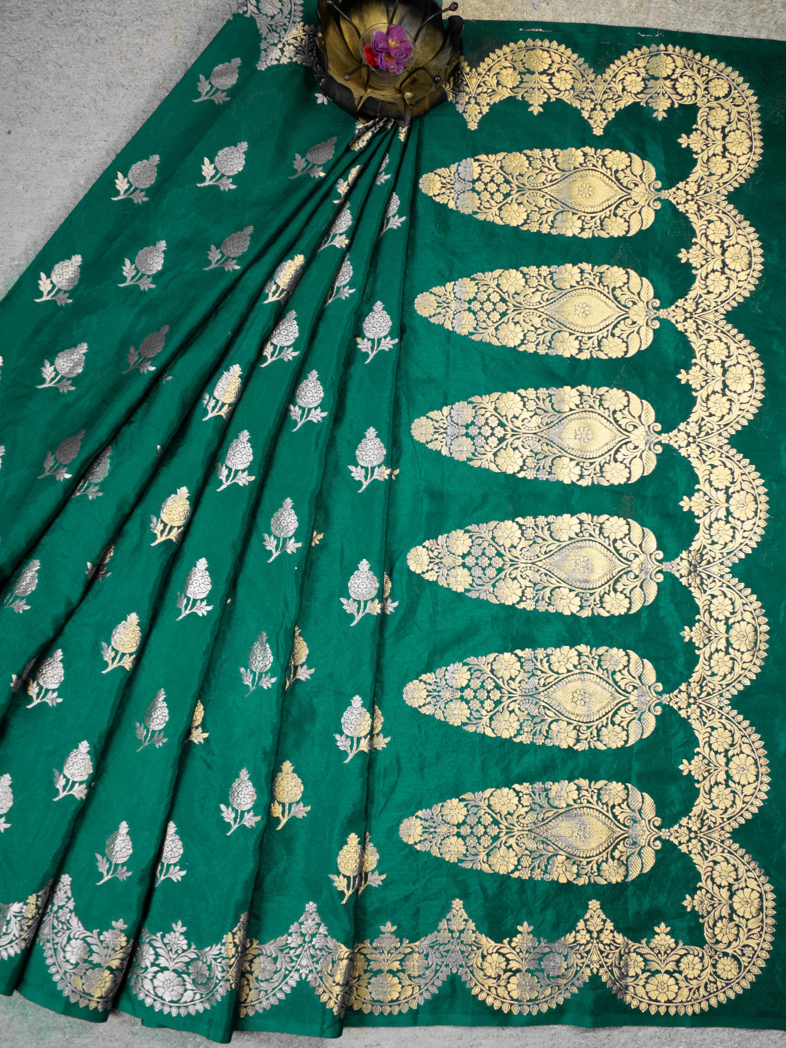 Banarasi Cotton Silk Saree With Zari Weaving & Scallop Border-Green