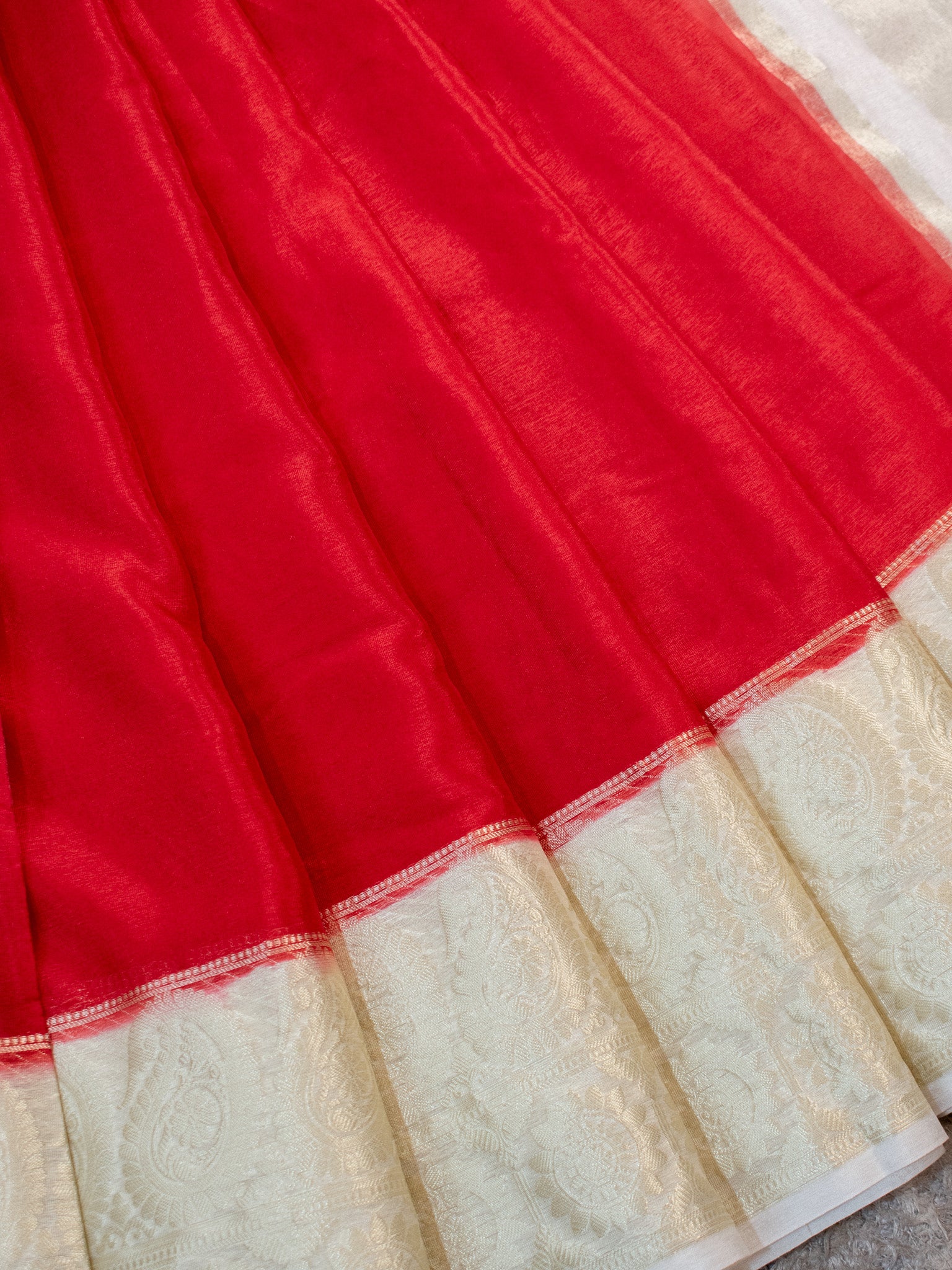 Banarasi Cotton Silk Saree With Silver Zari Weaving & Contrast Border-Red