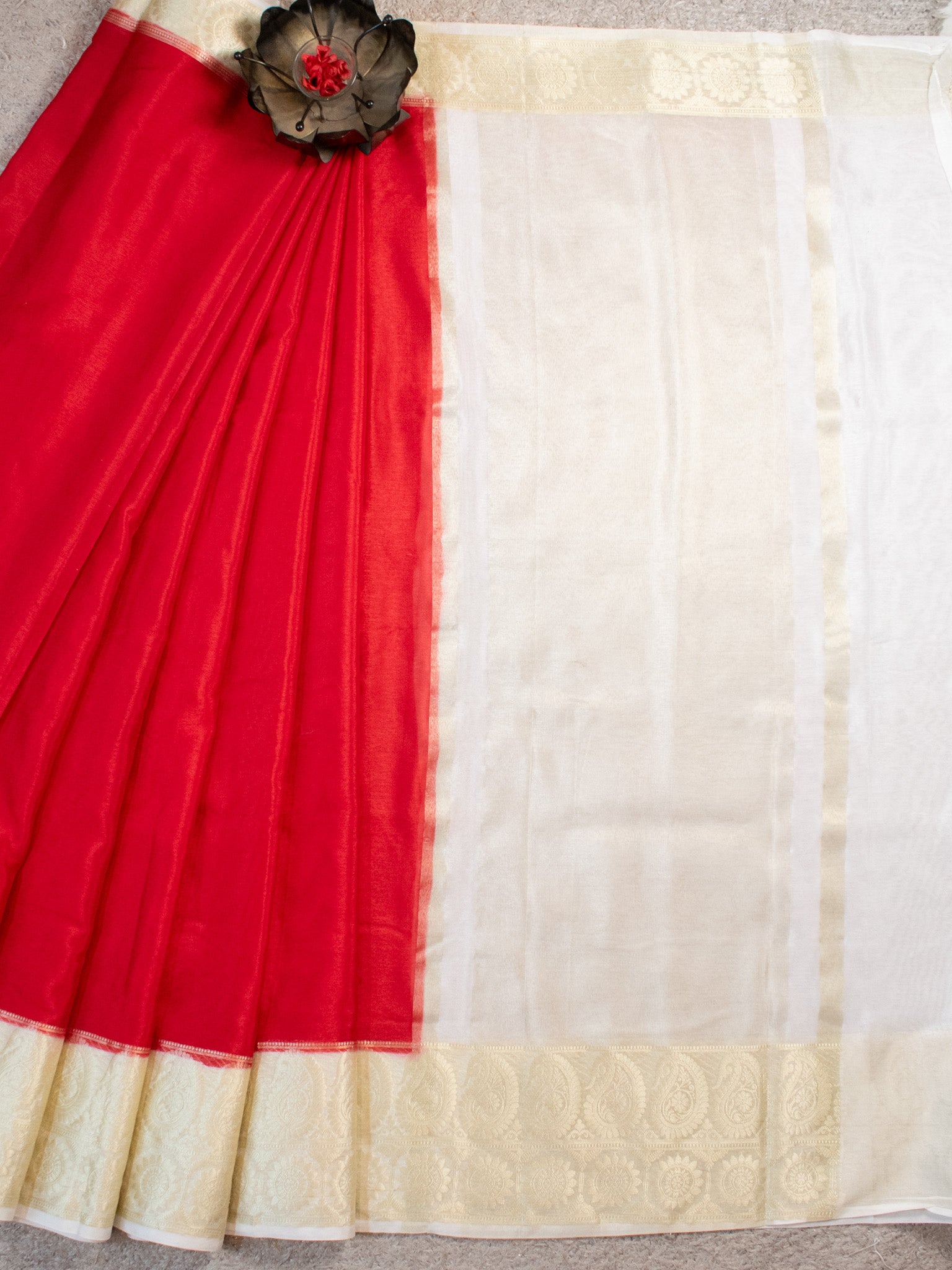 Banarasi Cotton Silk Saree With Silver Zari Weaving & Contrast Border-Red