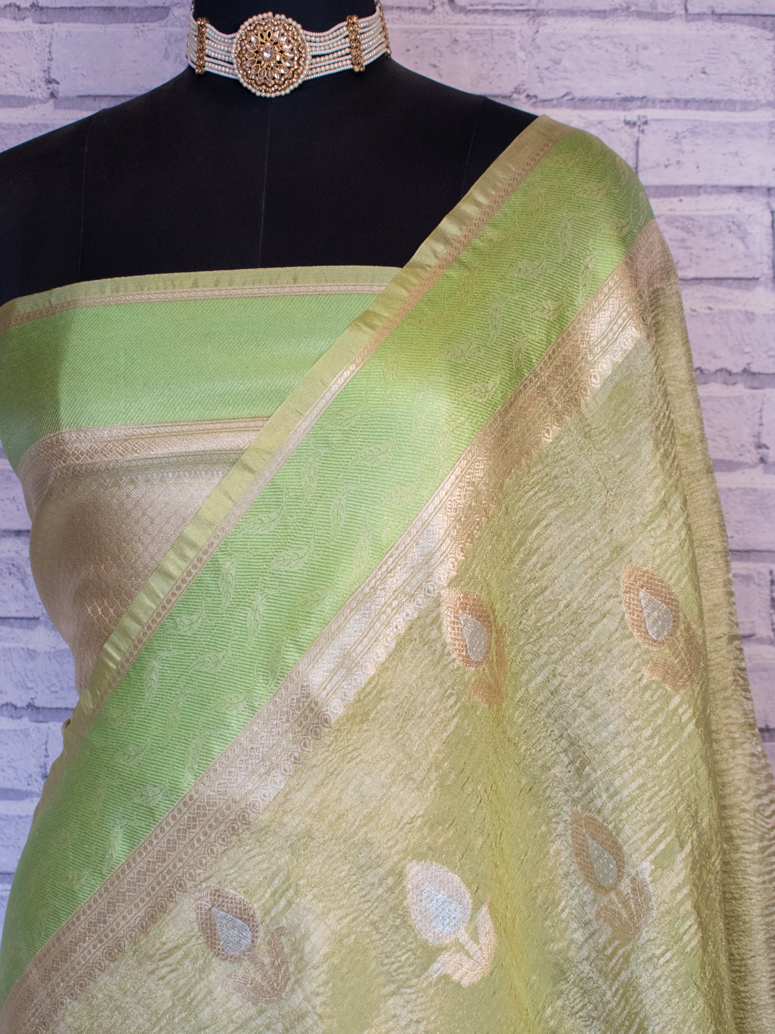 Banarasi Katan Crushed Tissue Saree With Border - Green