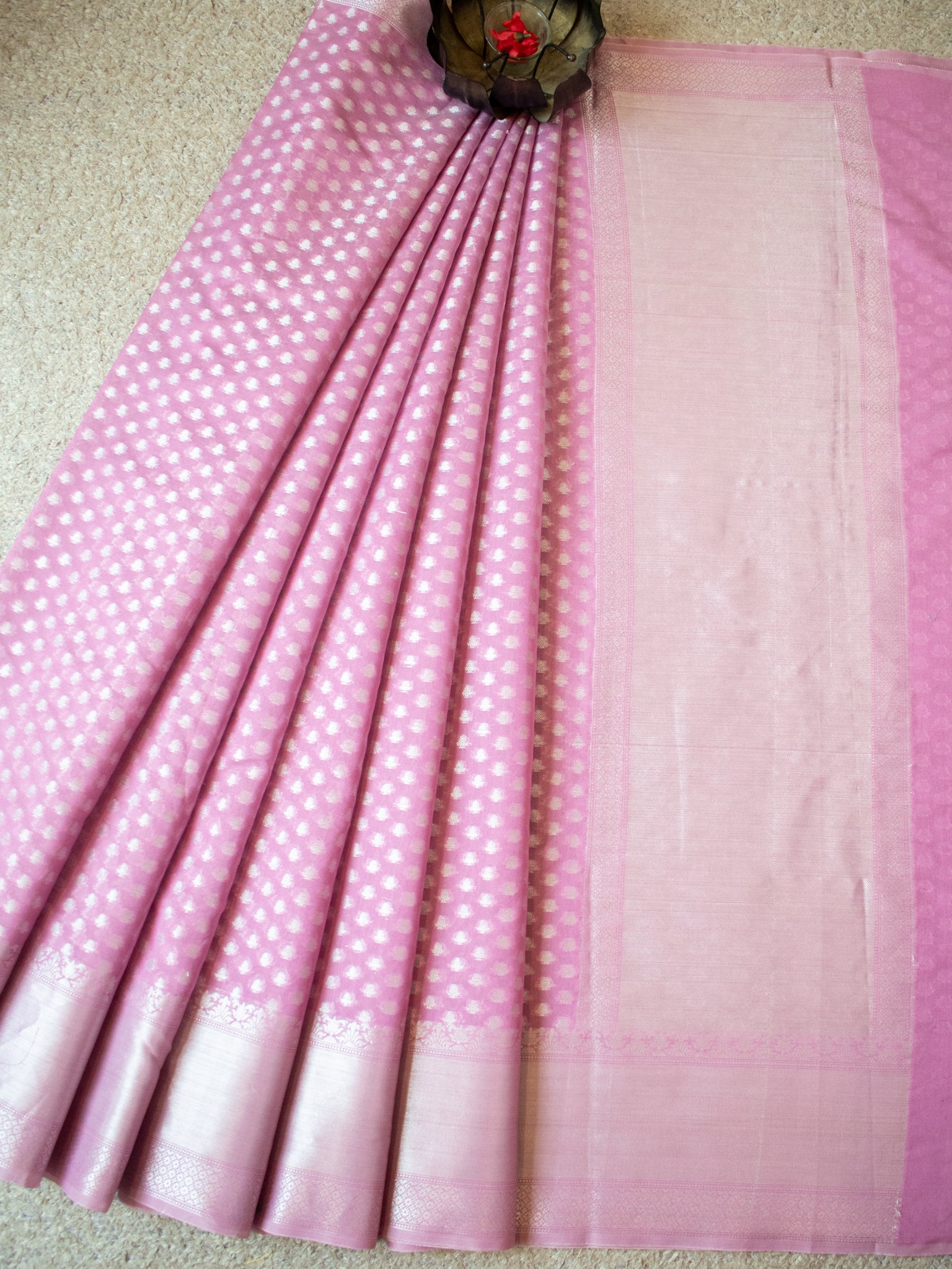 Banarasi Cotton Sik Saree With Buti Weaving & Border - Lavender