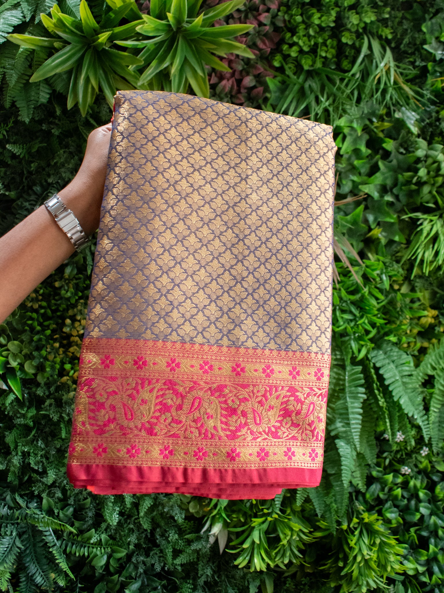 Banarasi Kora Muslin Saree With Tanchoi Weaving & Contrast Border