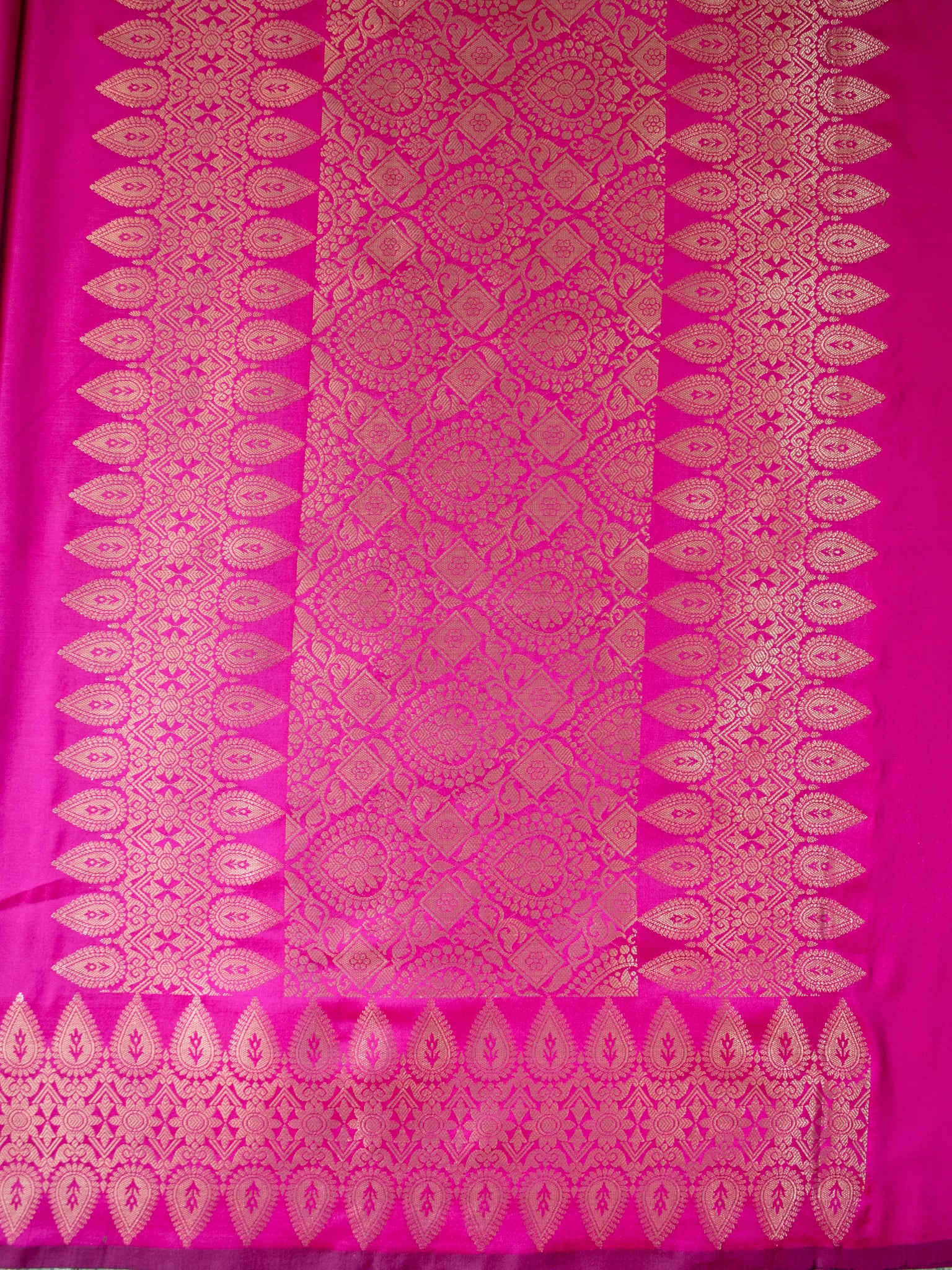 Banarasi Semi Silk Saree With Zari Weaving & Border - Pink