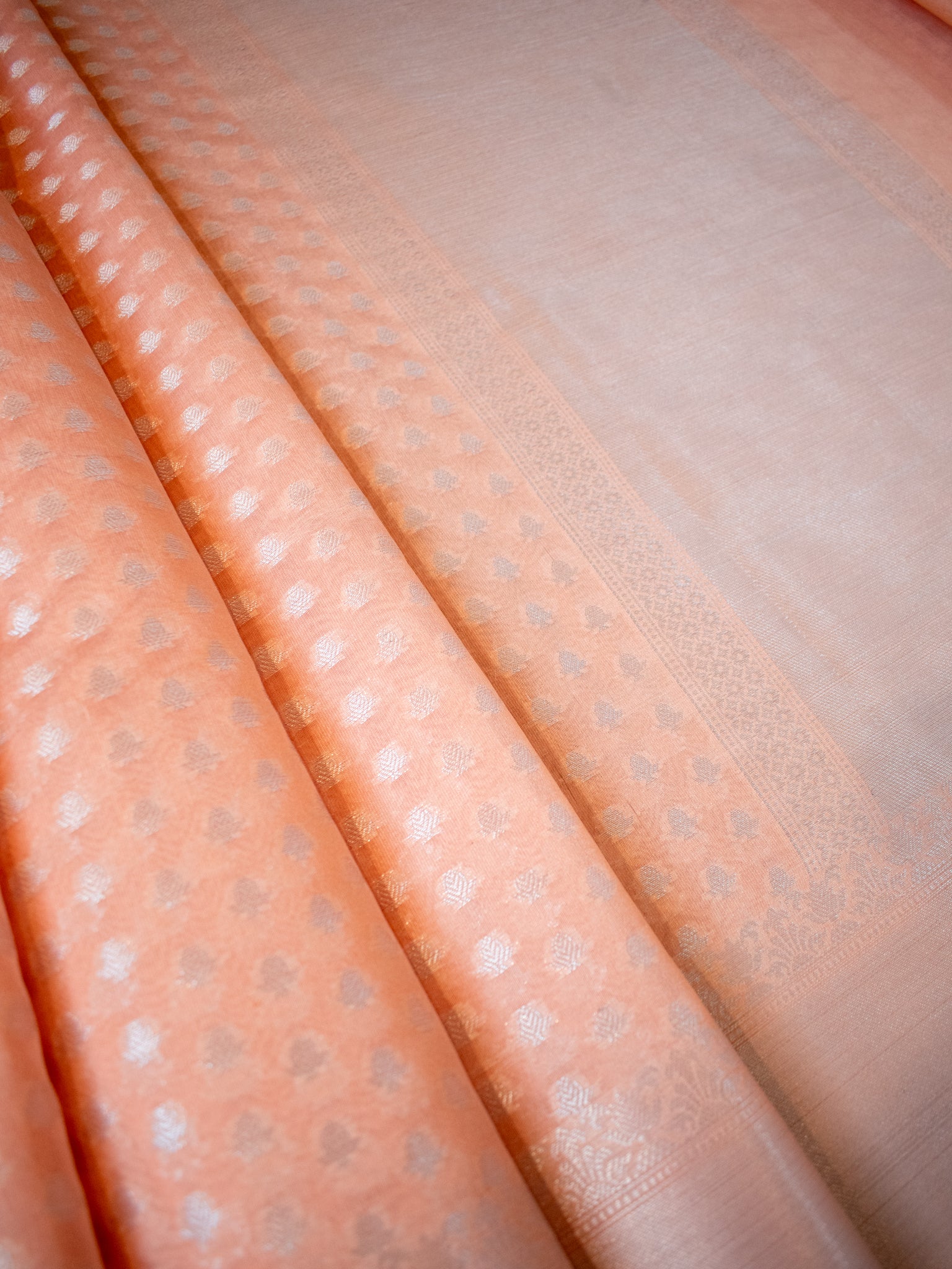 Banarasi Cotton Silk Saree With Silver Zari Buti Weaving & Border - Peach