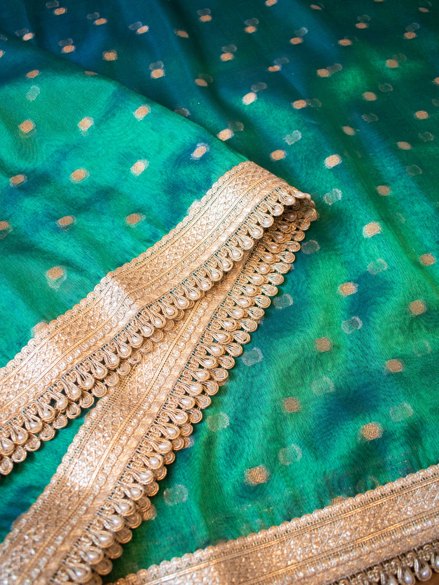 Banarasi Tissue Saree With Zari Weaving & Lace Border - Green