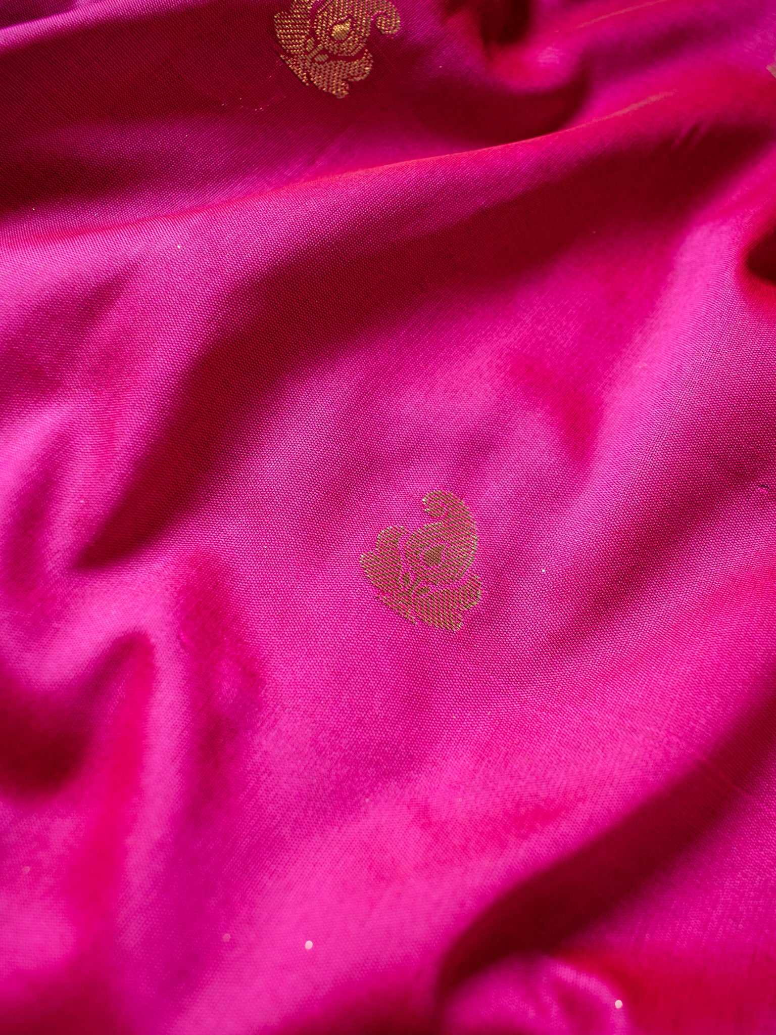 Banarasi Semi Silk Saree With Buti Zari Weaving & Lace Border - Pink