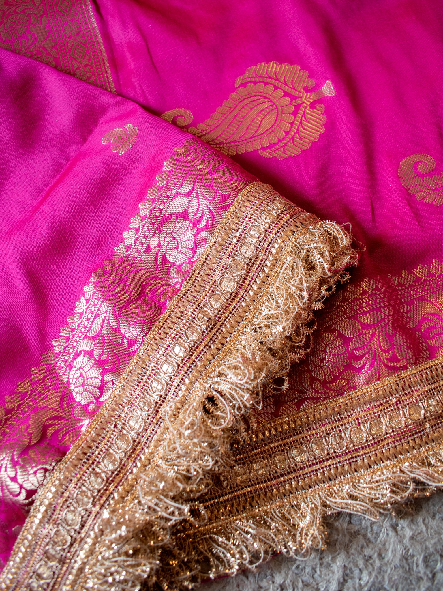 Banarasi Semi Silk Saree With Buti Zari Weaving & Lace Border - Pink