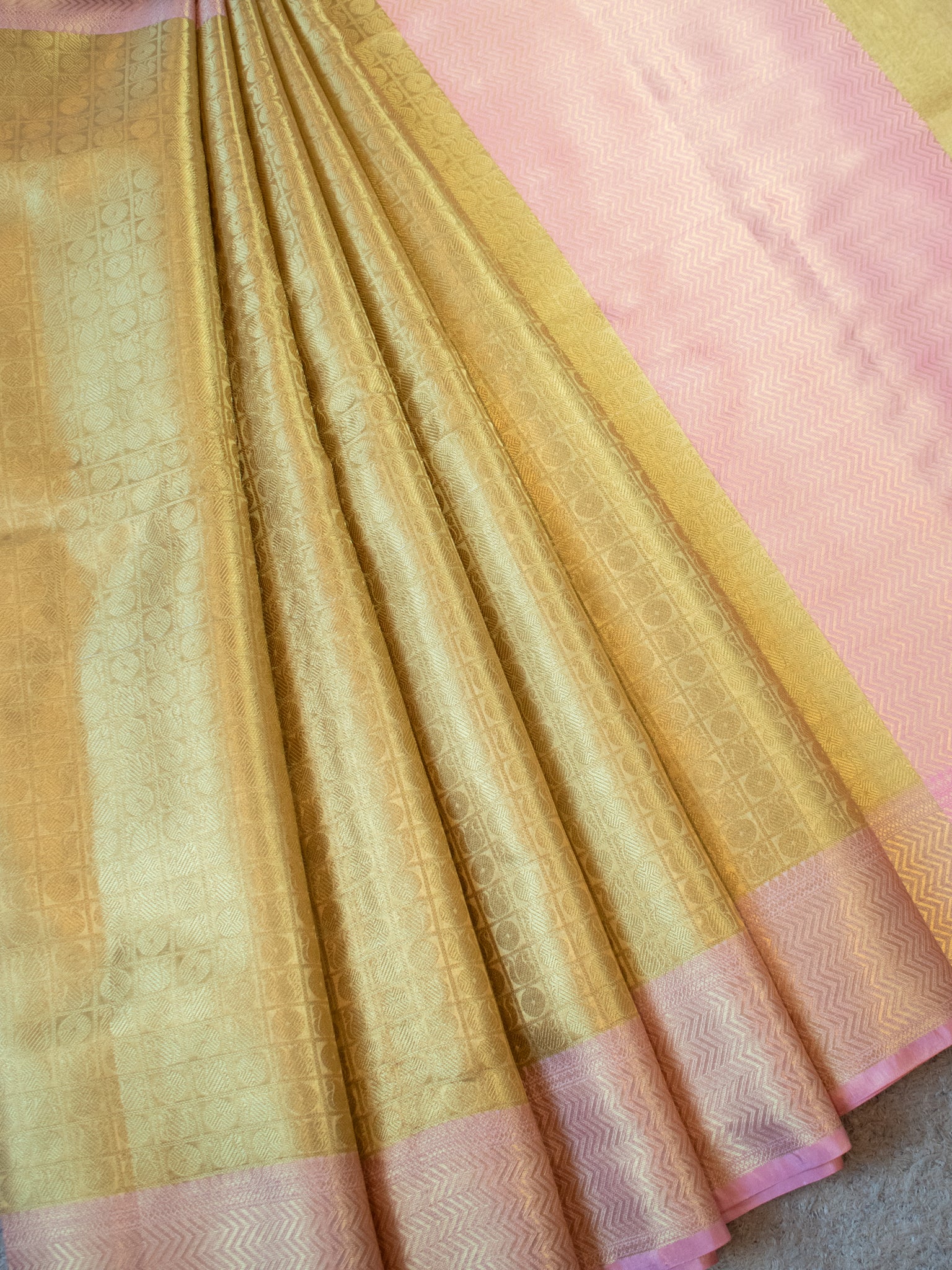 Banarasi Tissue Saree With Weaving & Border- Gold