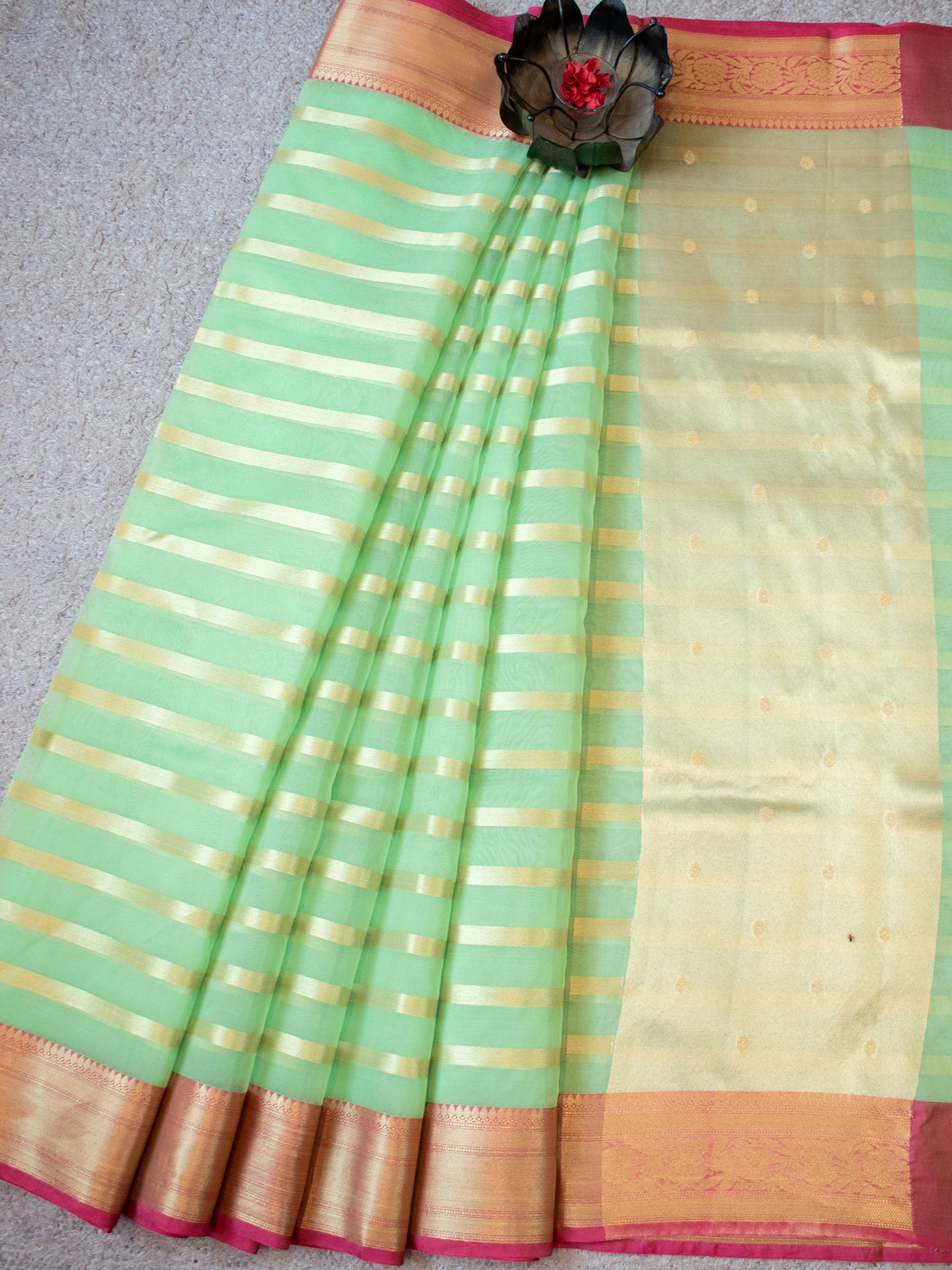 Banarasi Organza Saree With Weaving & Contrast Border - Green