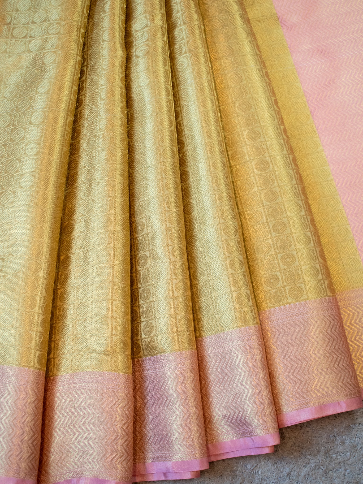 Banarasi Tissue Saree With Weaving & Border- Gold