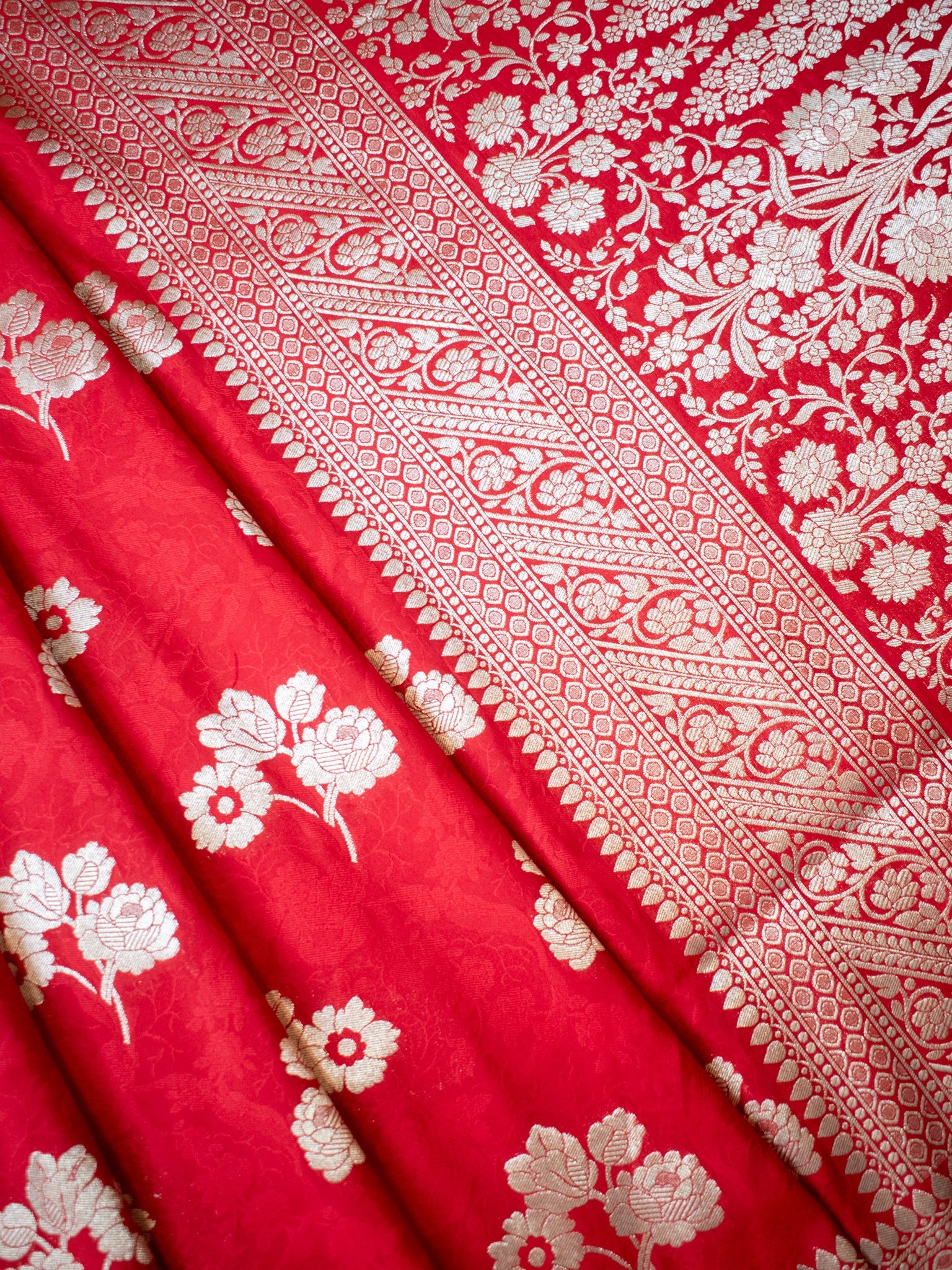 Banarasi Art Katan Silk Saree With Zari Buta Weaving & Tanchoi Weaving- Red