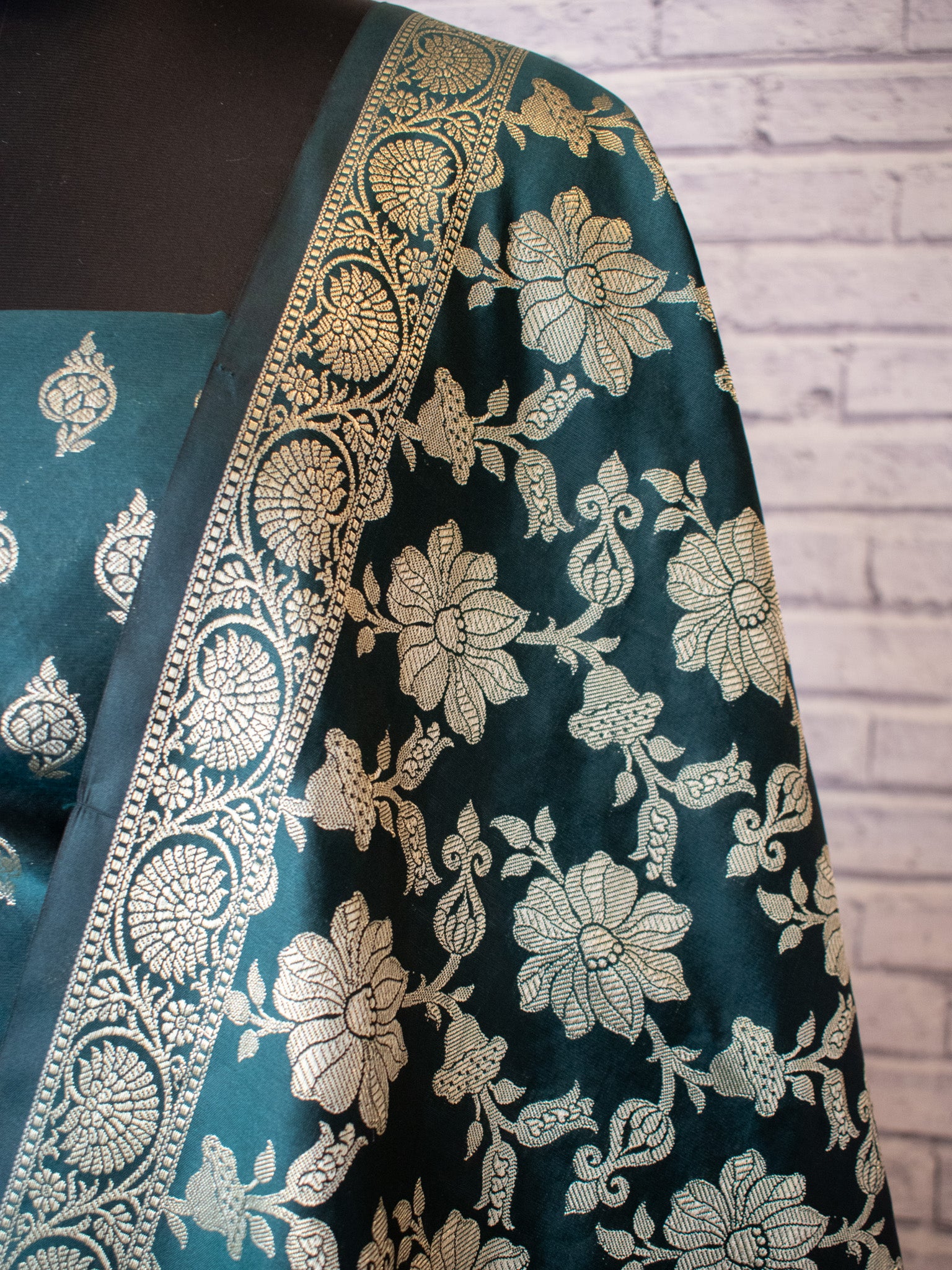 Banarasi Cotton Silk Salwar Kameez With Jaal Dupatta-Green