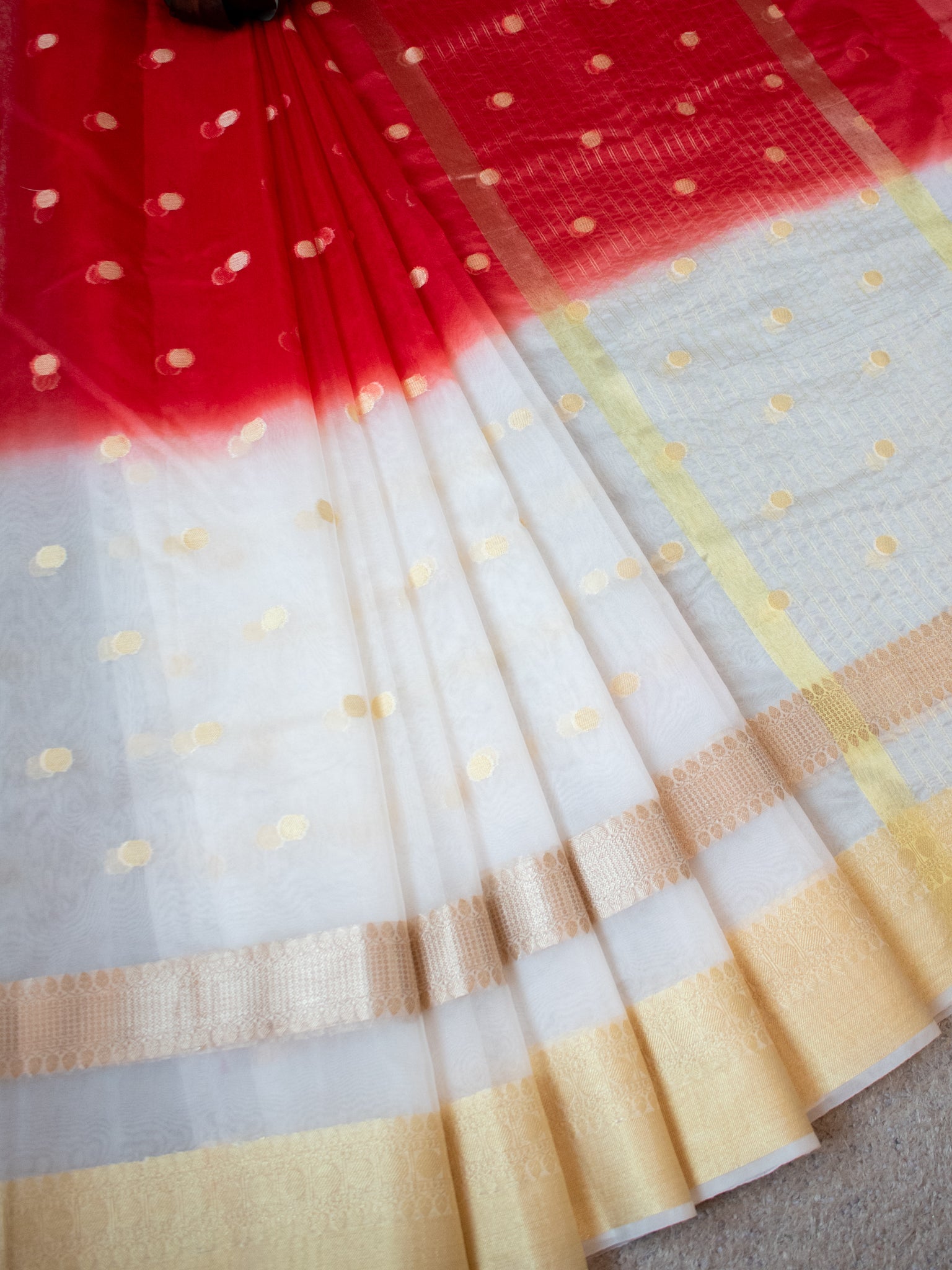 Banarasi Dual Shade Organza Saree With Weaving & Border - Red & White