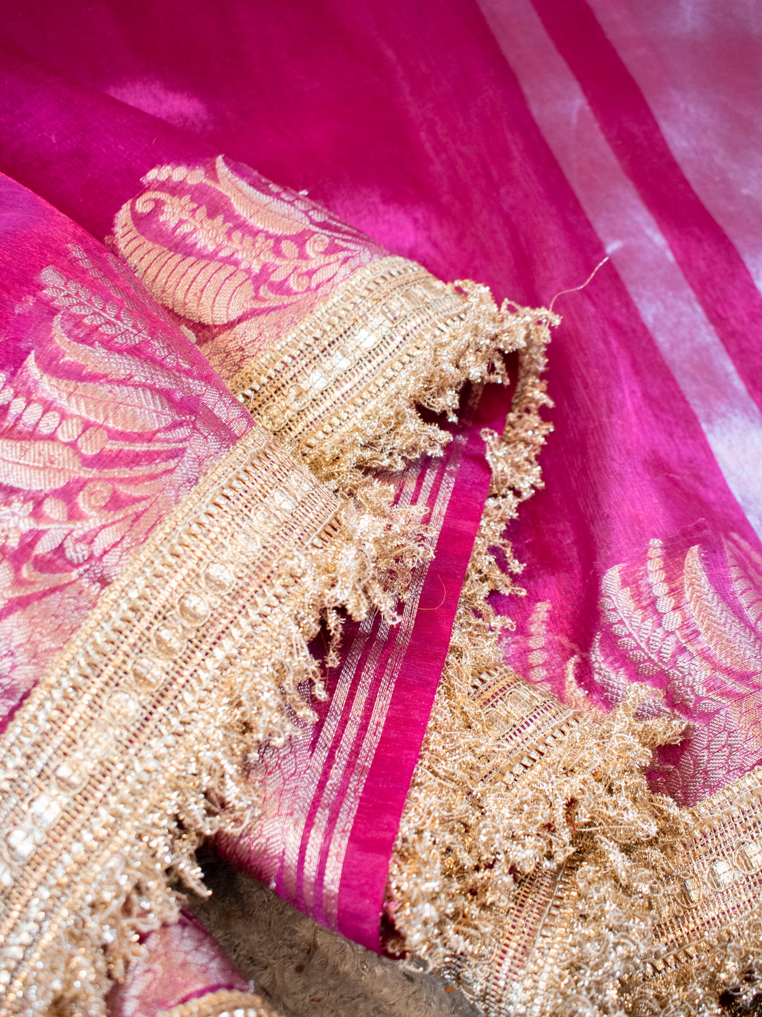 Banarasi Tissue Saree With Lace Border - Magenta