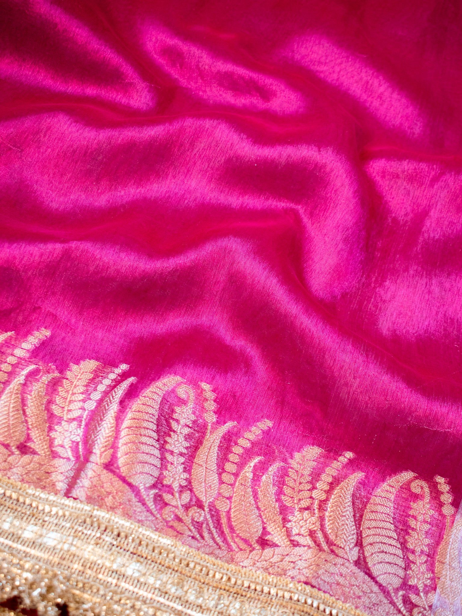 Banarasi Tissue Saree With Lace Border - Magenta