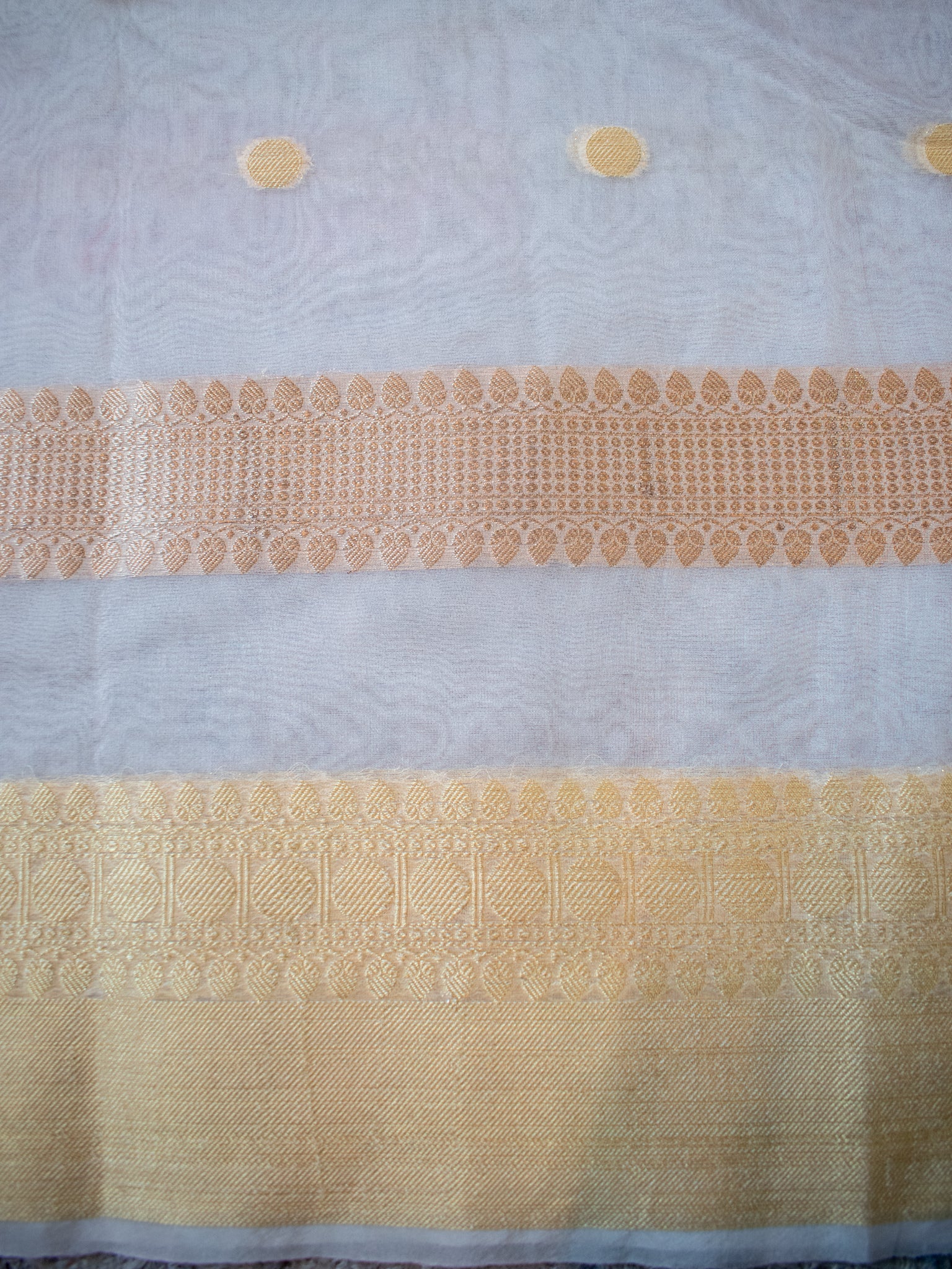 Banarasi Dual Shade Organza Saree With Weaving & Border - Red & White