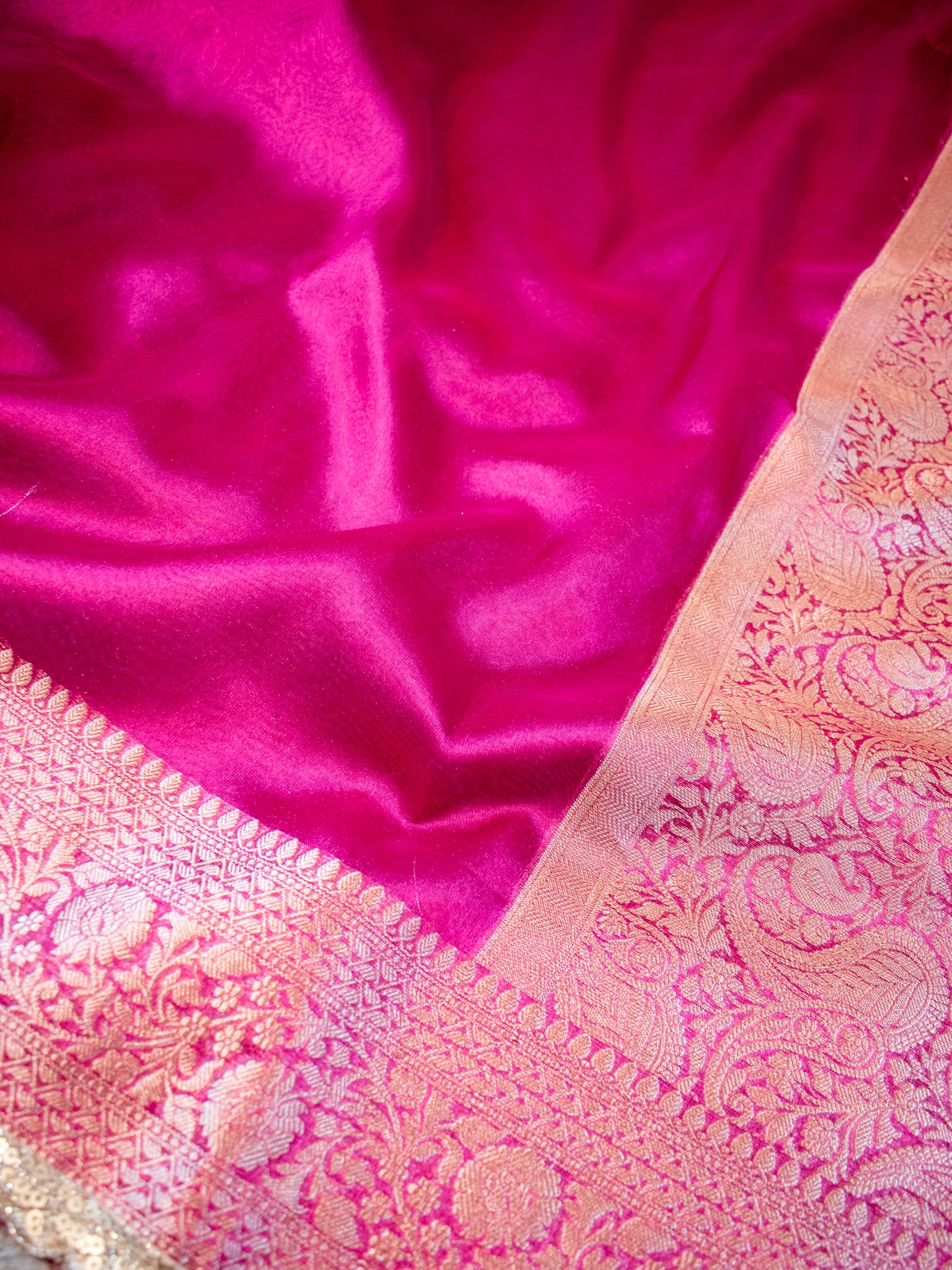 Banarasi Tissue Saree With Lace Border - Magenta