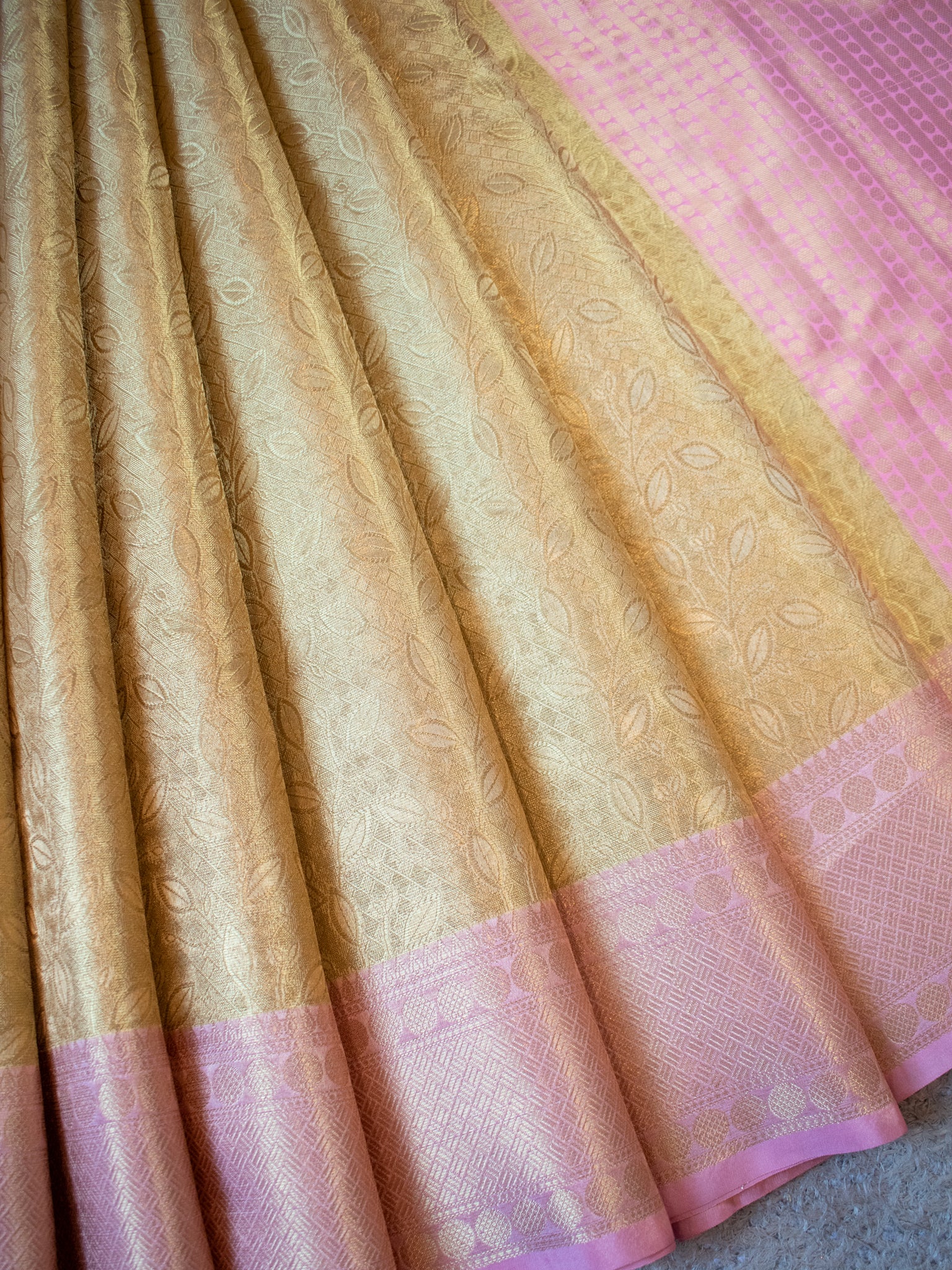 Banarasi Tissue Saree With Weaving & Border- Gold