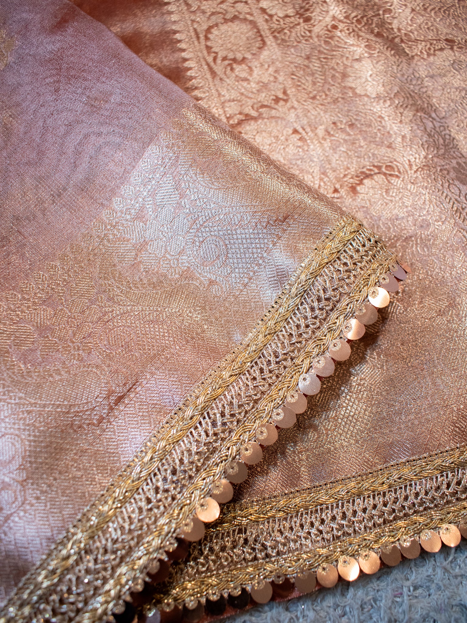 Banarasi Tissue Saree With Buti Weaving & Lace Border - Matallic