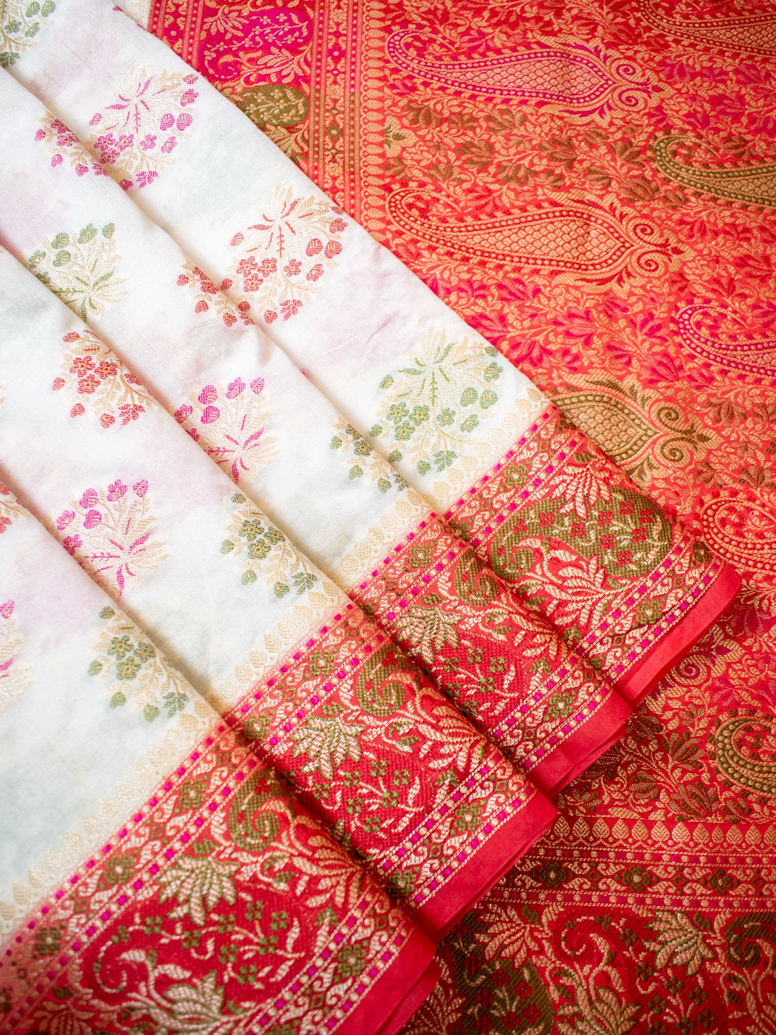 Banarasi Semi Georgette Saree With Resham Work and Border - White