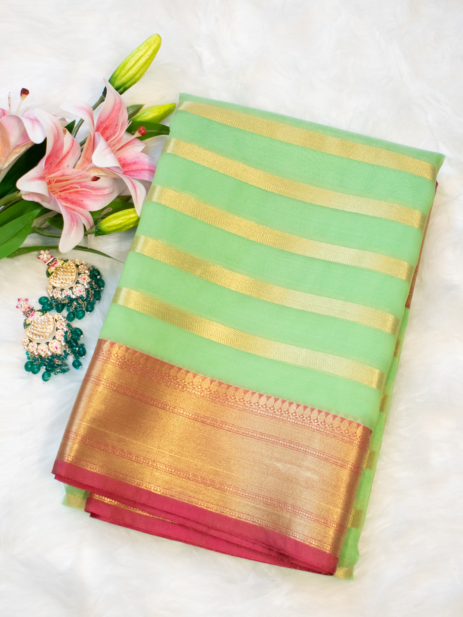 Banarasi Organza Saree With Weaving & Contrast Border - Green