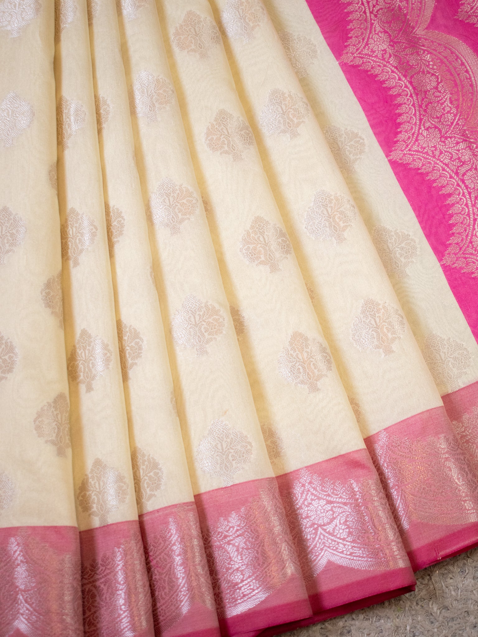 Banarasi Cotton Silk Saree With Buta & Contrast Border- Cream