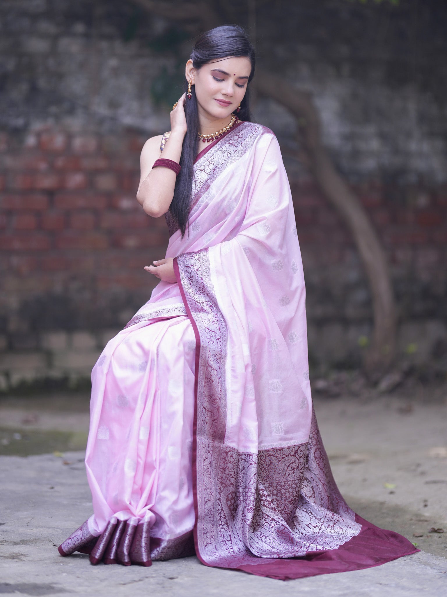 Banarasi Semi Chiffon Saree With Silver Zari Buti Weaving & Contrast Border-Lavender