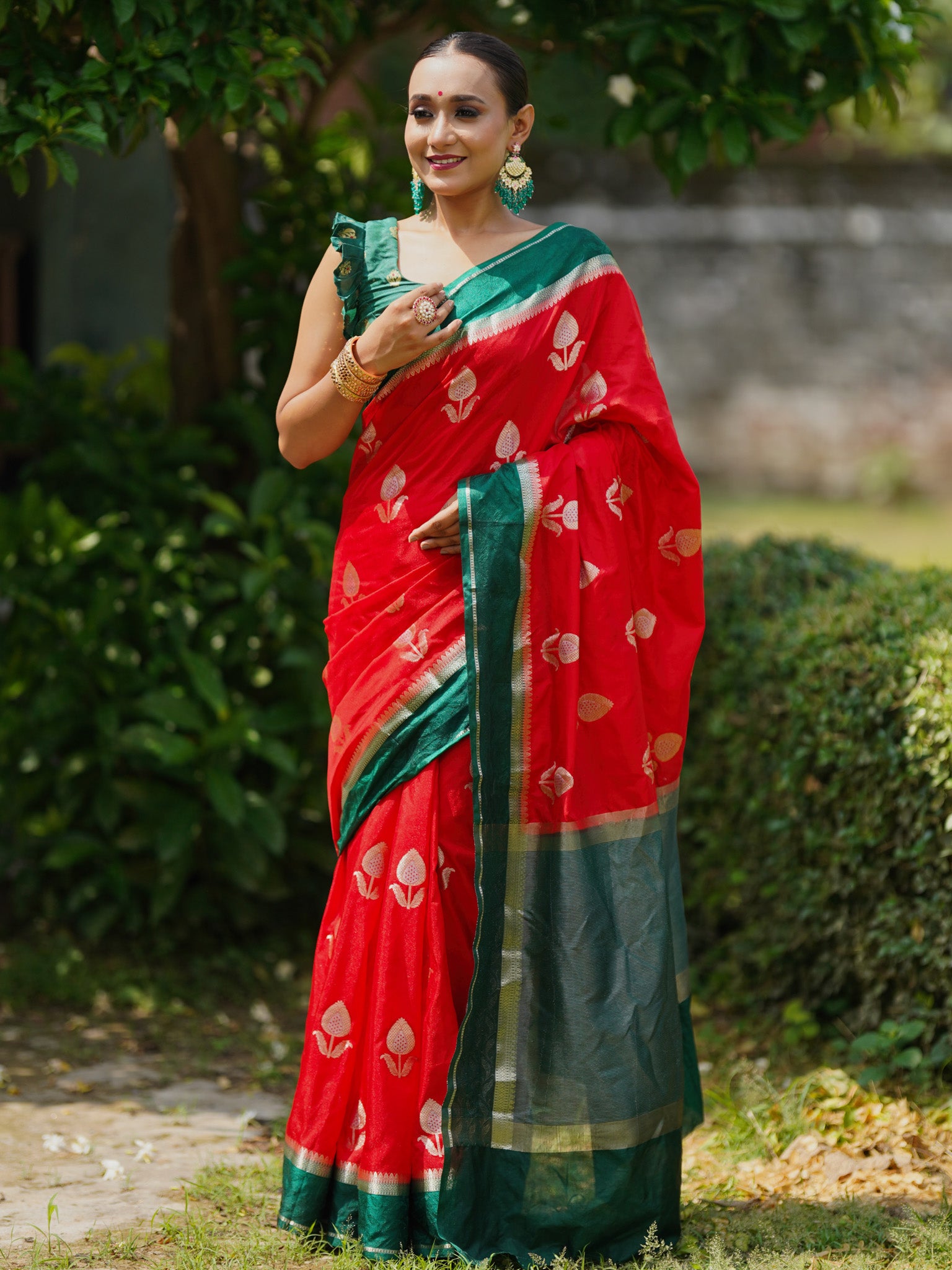 Banarasi Semi Silk Saree With Floral Zari Weaving & Contrast Border - Red