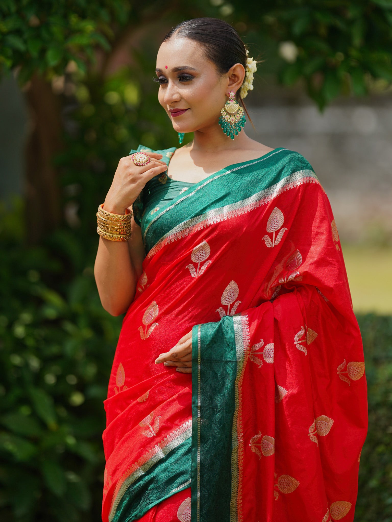 Banarasi Semi Silk Saree With Floral Zari Weaving & Contrast Border - Red
