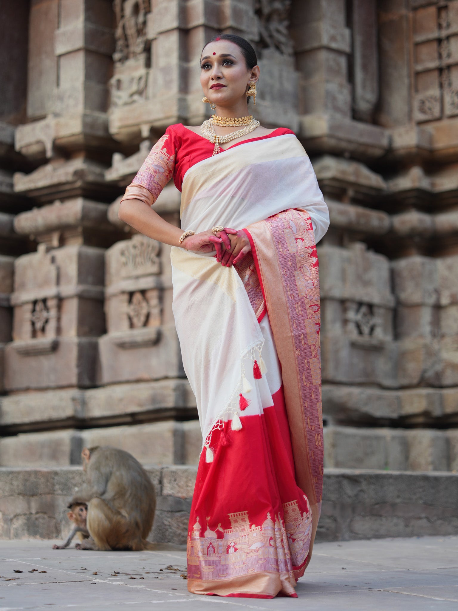 Banarasi Plain Dual Shade Semi Silk Saree With Ganga Ghat Weaving- White & Red