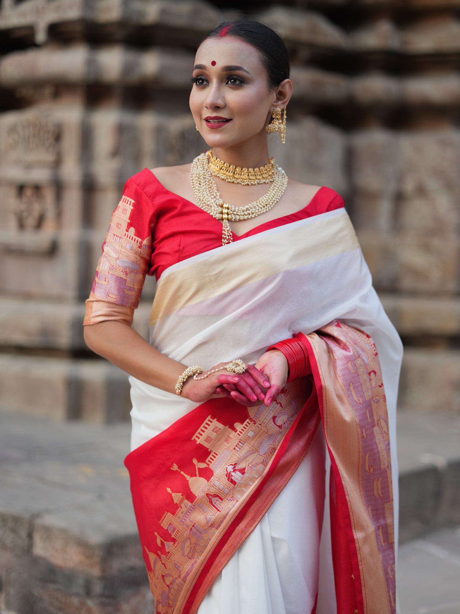 Banarasi Plain Dual Shade Semi Silk Saree With Ganga Ghat Weaving- White & Red