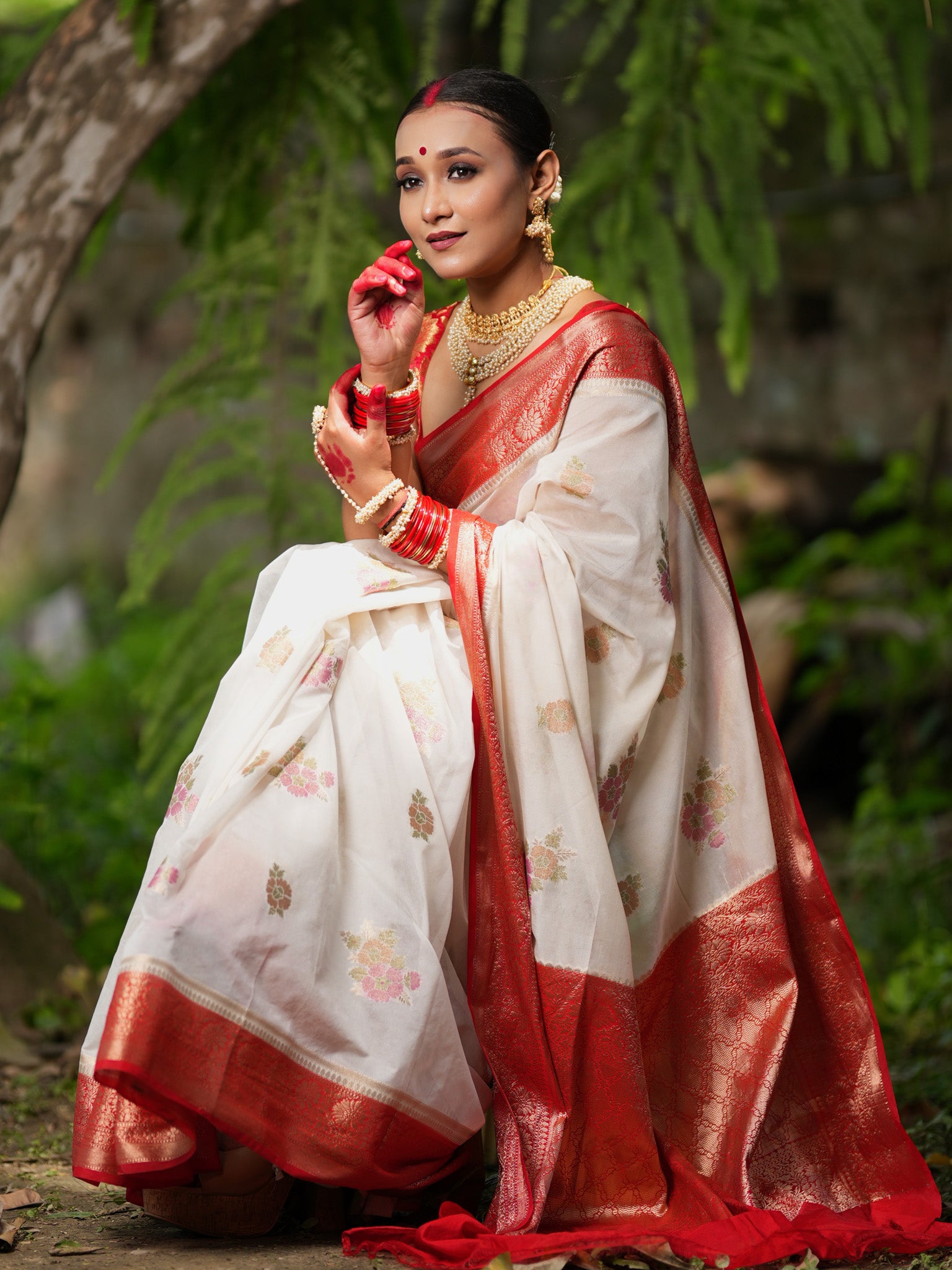 Banarasi Semi Georgette Saree With Contrast Border- White & Red