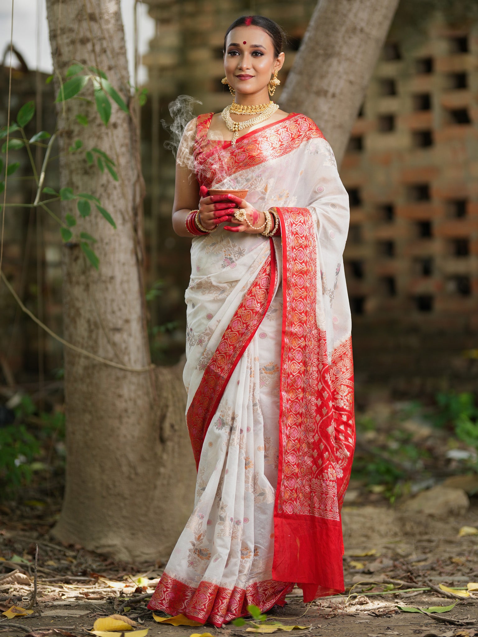 Banarasi Semi Georgette Saree With Contrast Border- White & Red