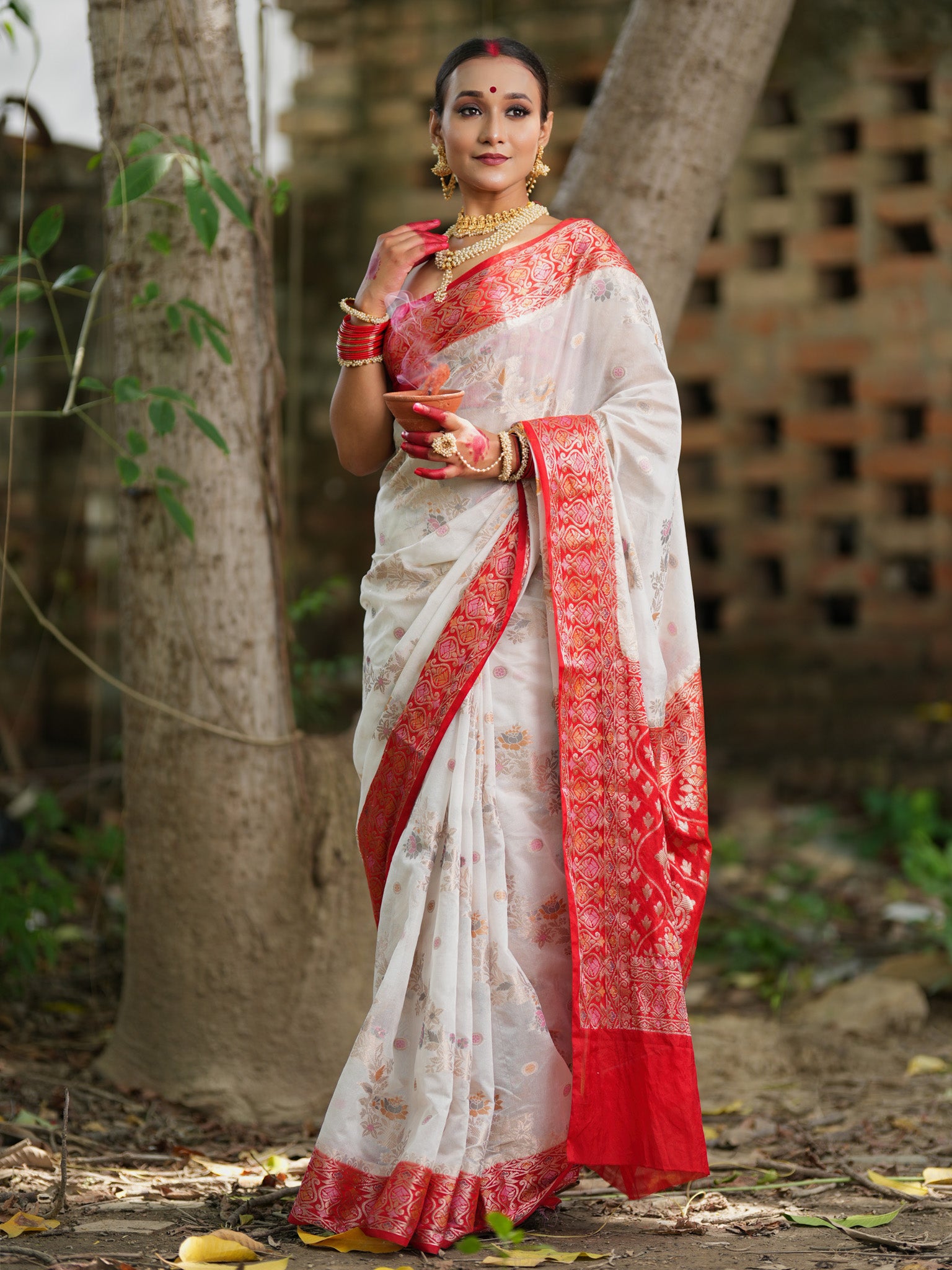 Banarasi Semi Georgette Saree With Contrast Border- White & Red