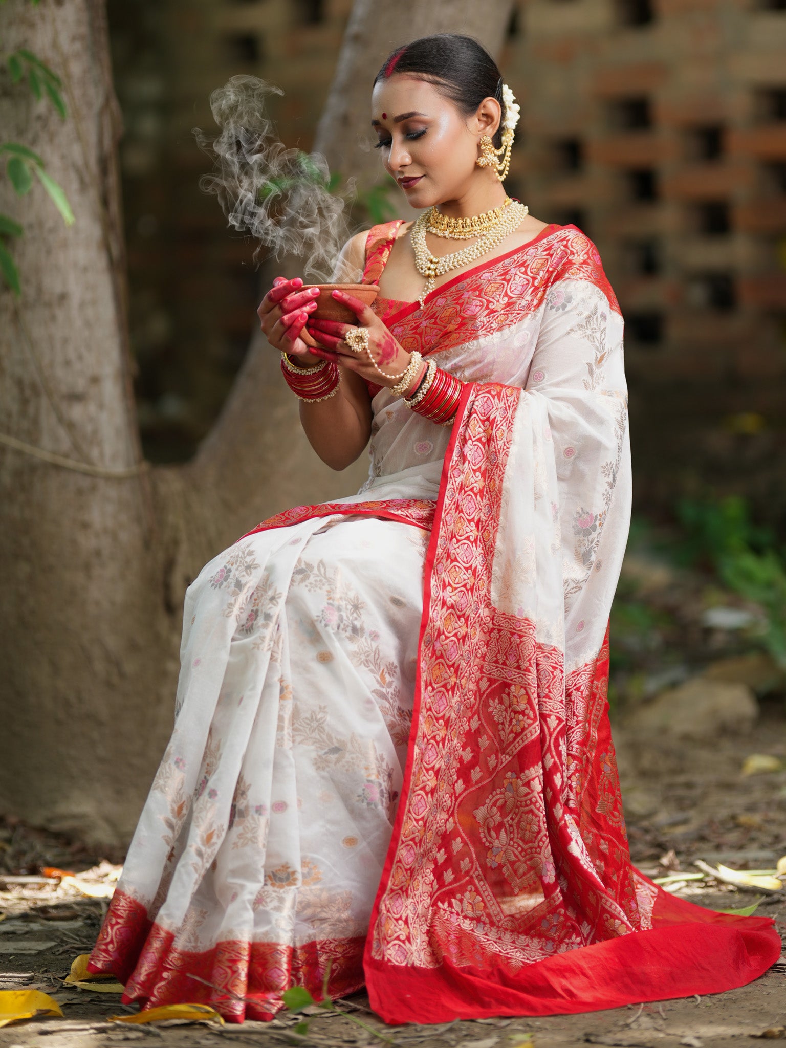 Banarasi Semi Georgette Saree With Contrast Border- White & Red