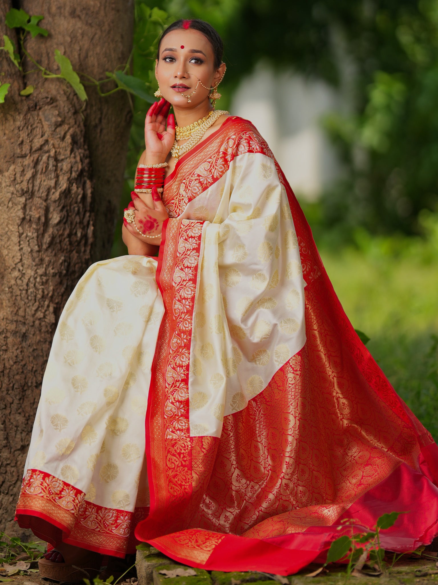 Banarasi Dupion Silk Saree With Contrast Border-Off white & Red