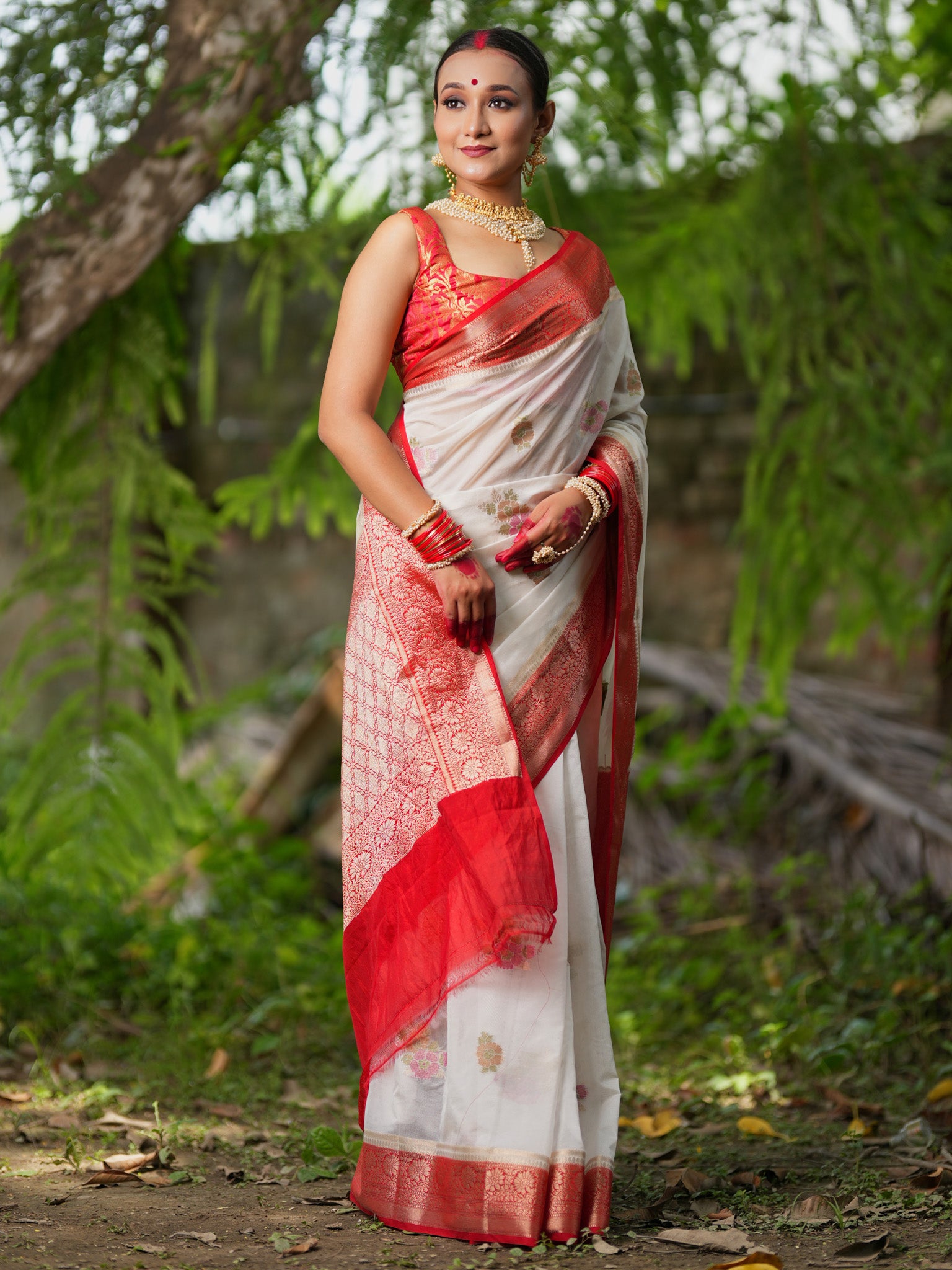 Banarasi Semi Georgette Saree With Contrast Border- White & Red