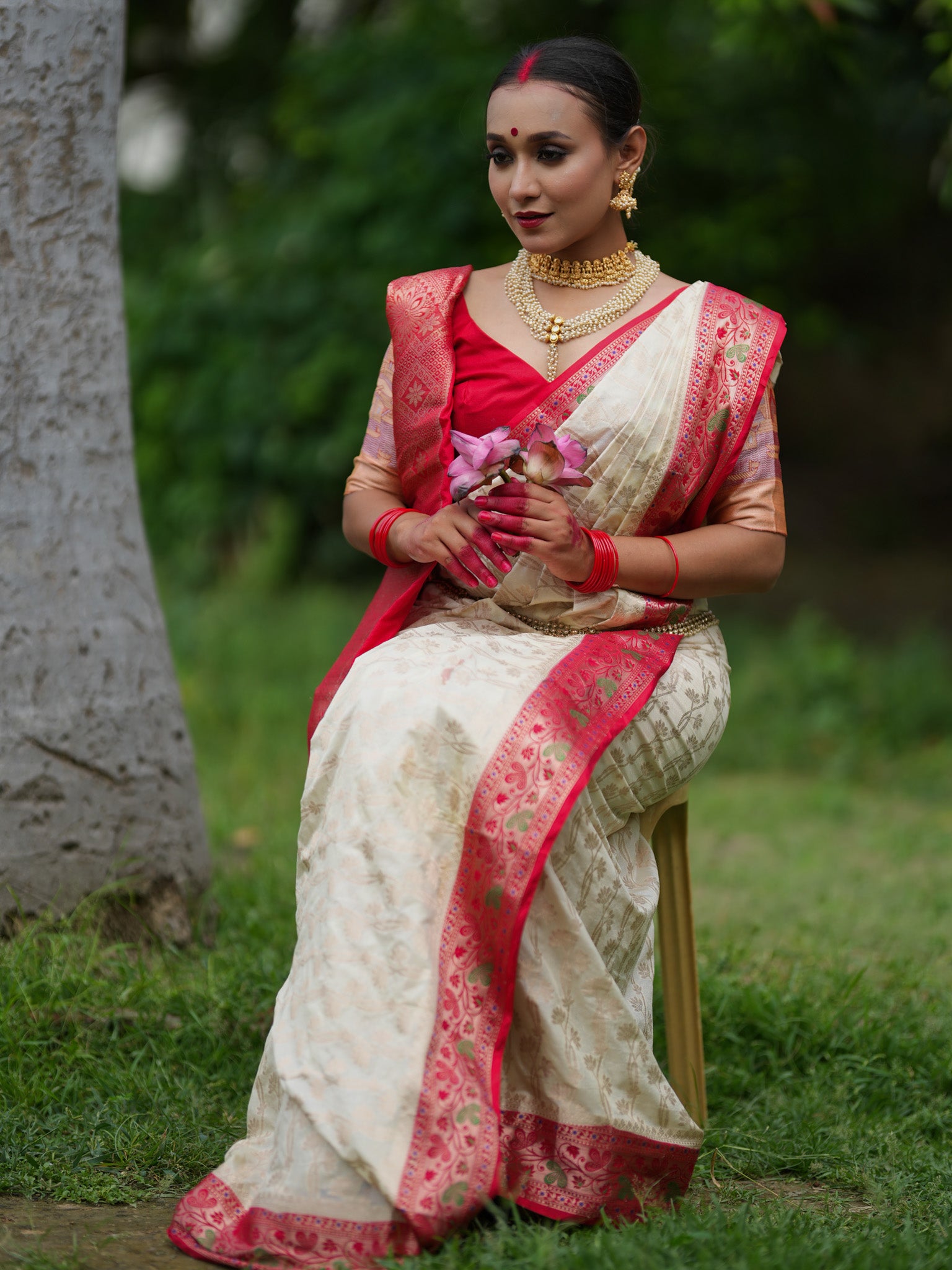 Banarasi Semi Silk Saree With Contrast Border-Off White & Red