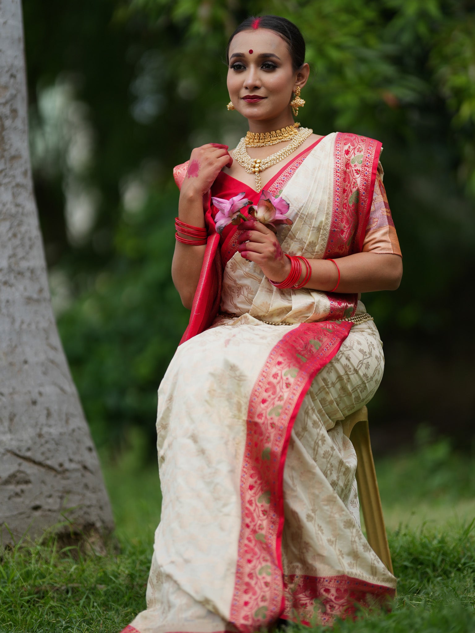 Banarasi Semi Silk Saree With Contrast Border-Off White & Red
