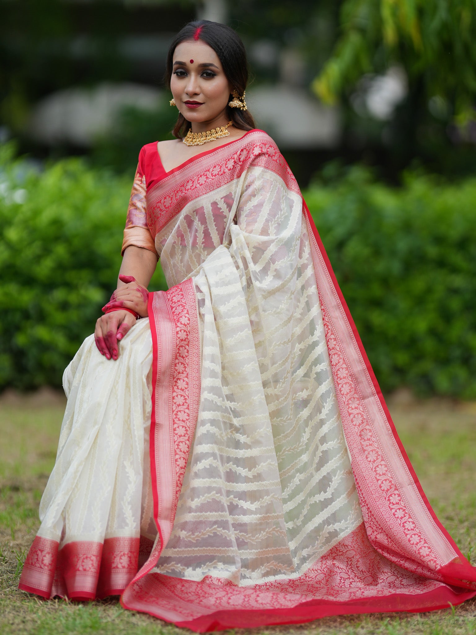 Banarasi Cotton Silk Saree With Zari Weaving & Contrast Border - Off White & Red