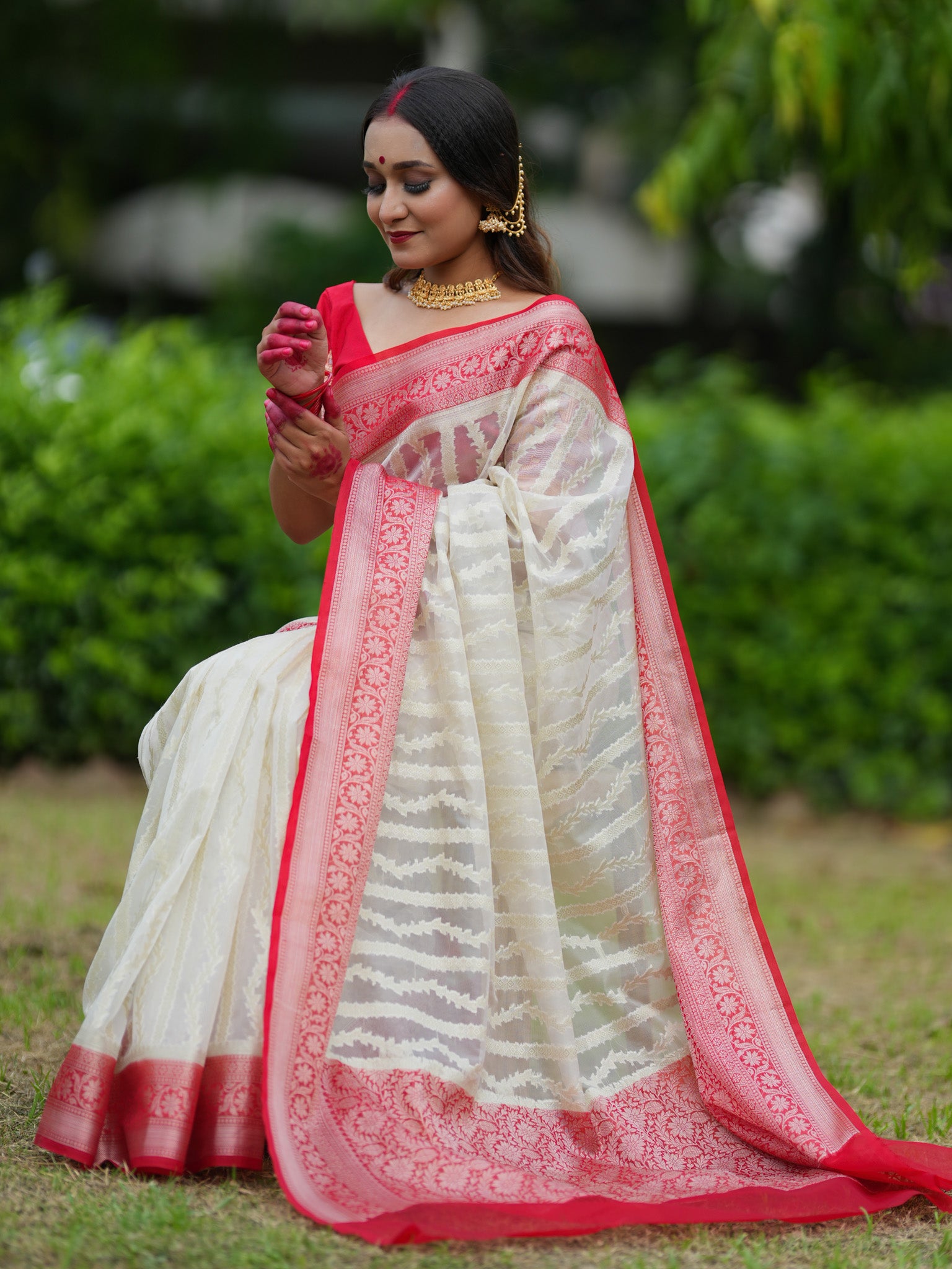 Banarasi Cotton Silk Saree With Zari Weaving & Contrast Border - Off White & Red