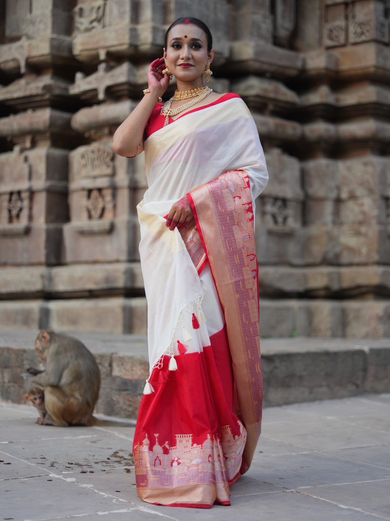 Banarasi Plain Dual Shade Semi Silk Saree With Ganga Ghat Weaving- White & Red