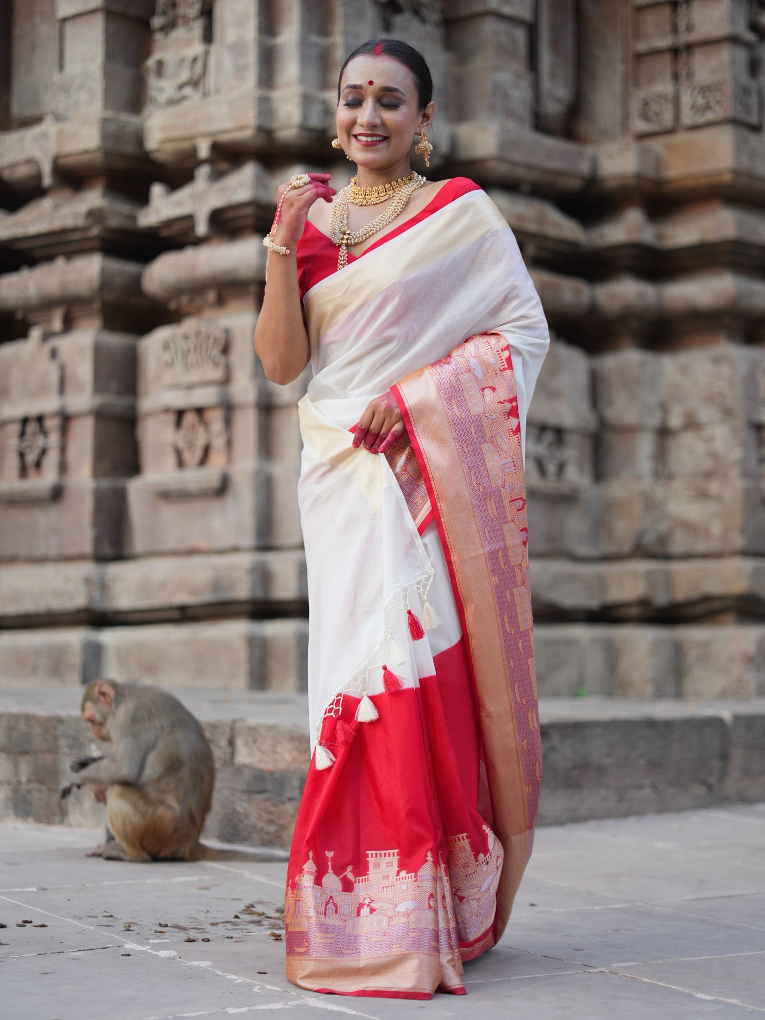 Banarasi Plain Dual Shade Semi Silk Saree With Ganga Ghat Weaving- White & Red
